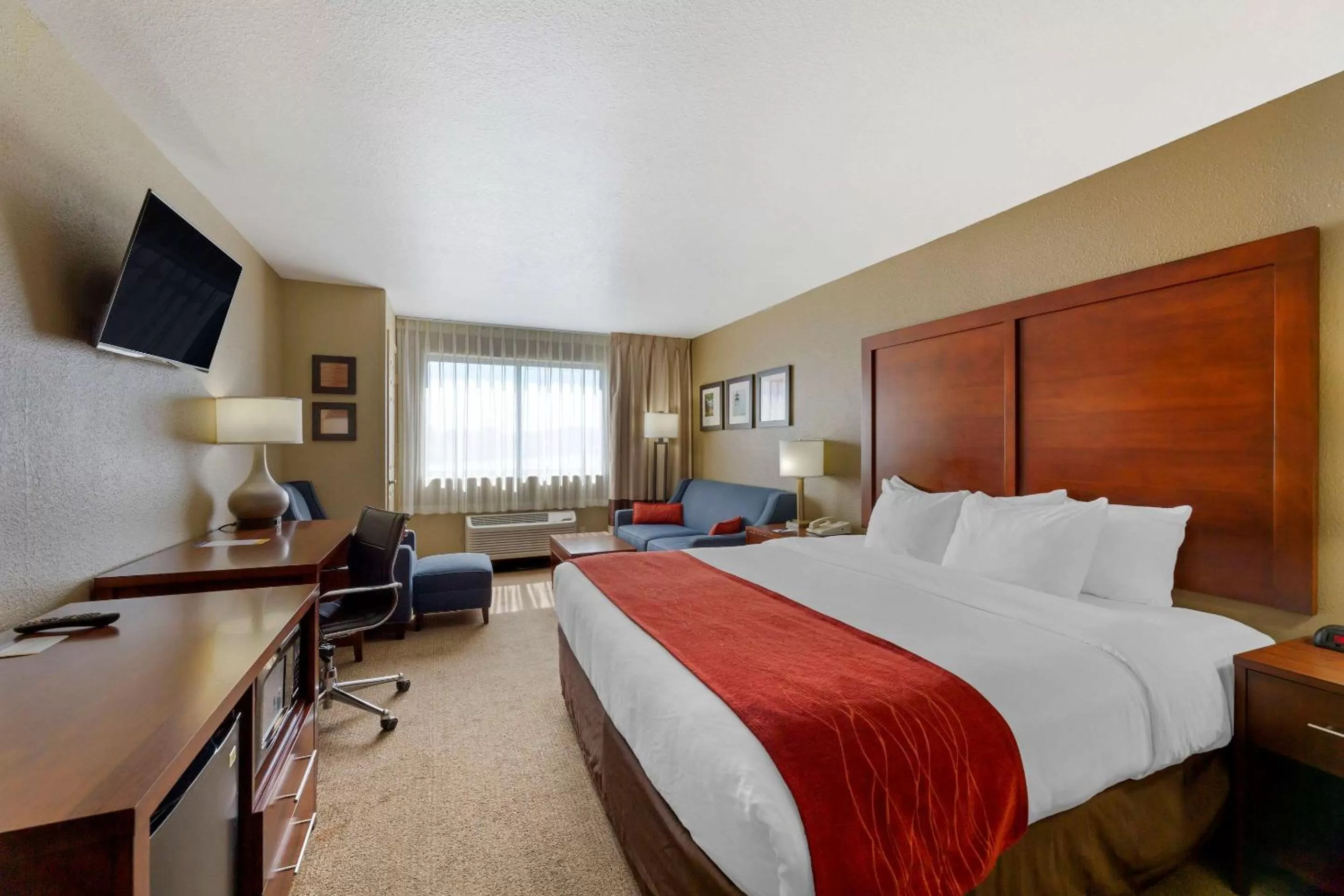 Photo of the whole room, Bed in Comfort Inn River's Edge