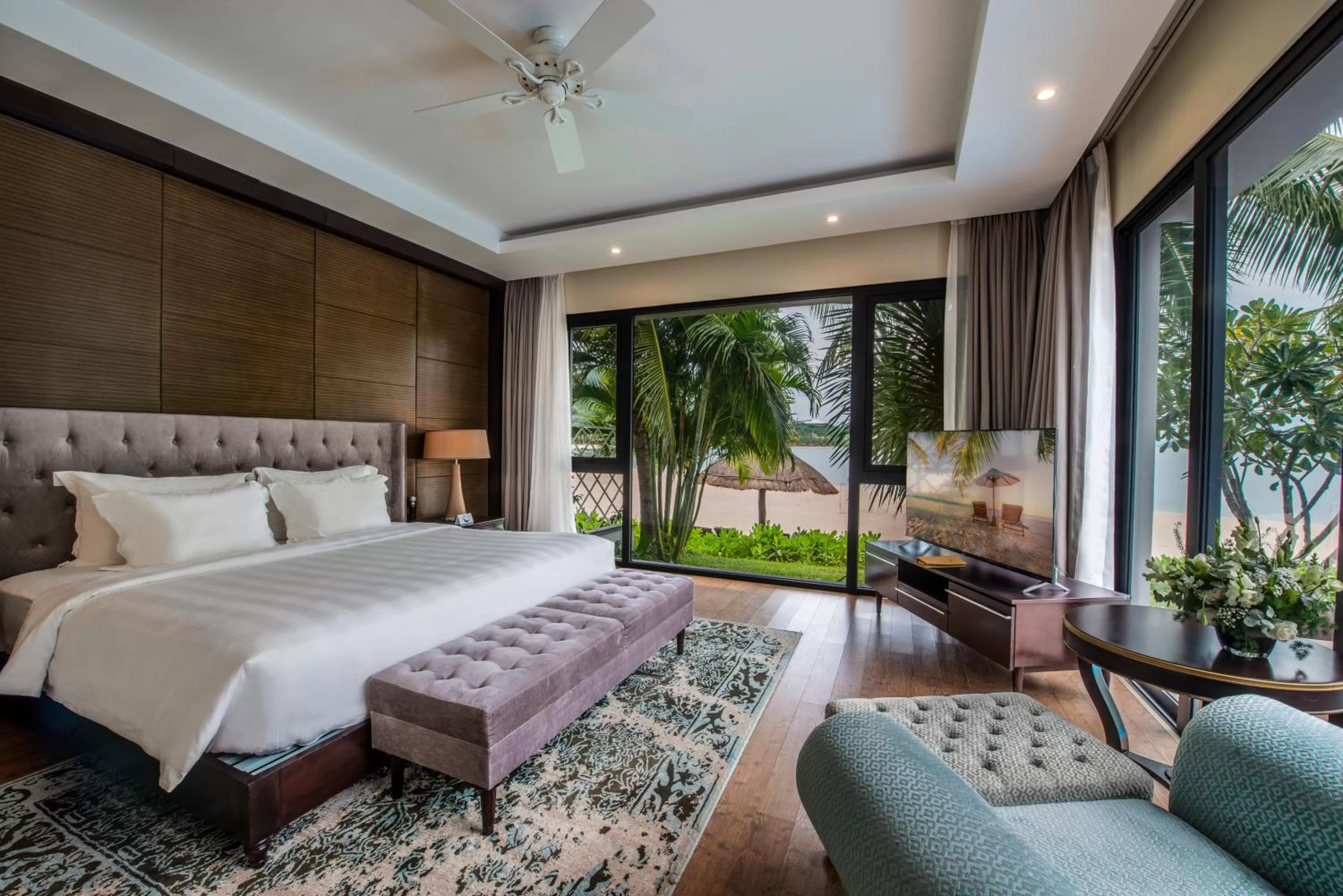 Bedroom, Bed in Vinpearl Resort & Spa Nha Trang Bay