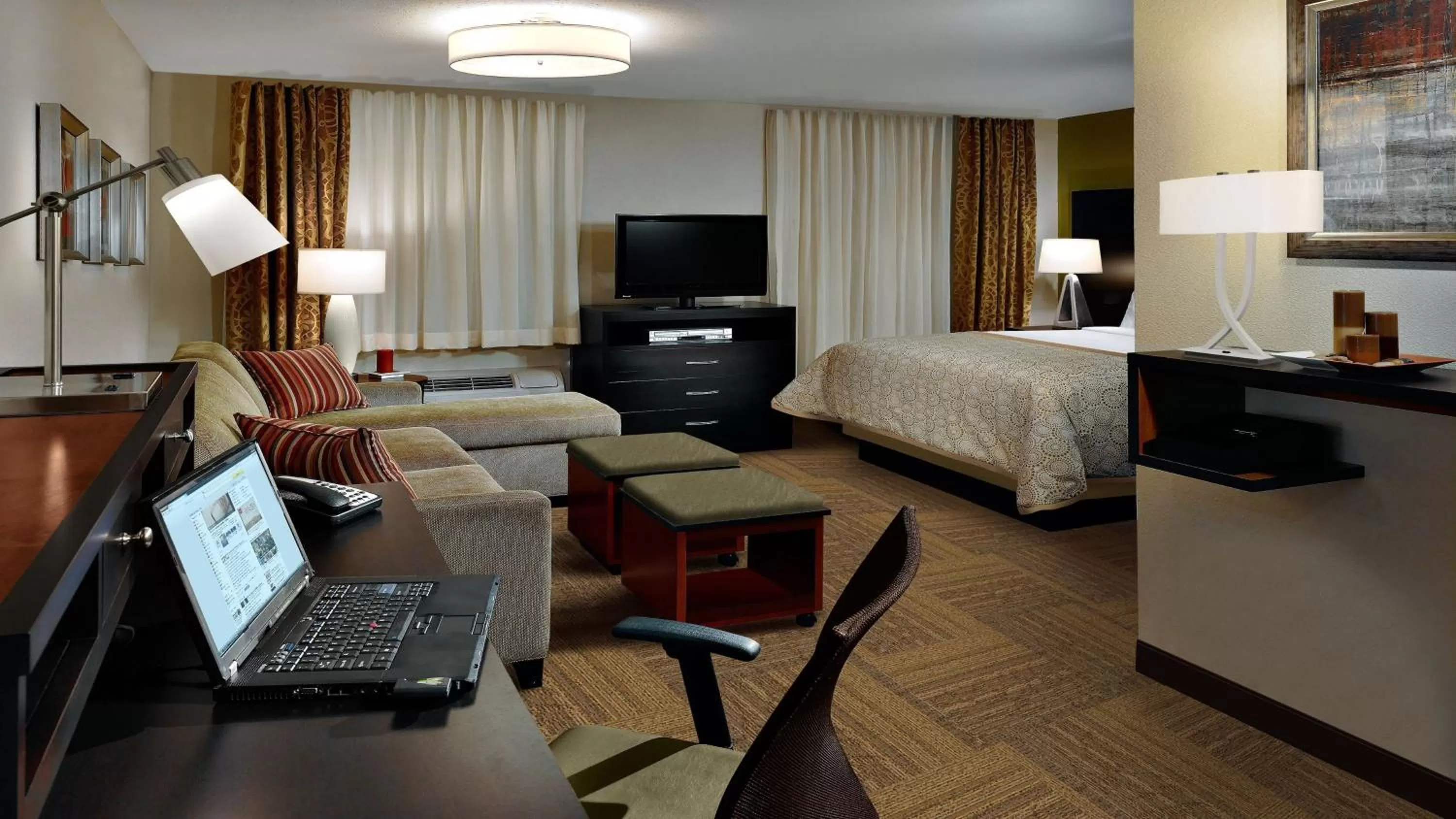 Photo of the whole room, Bed in Staybridge Suites Dearborn by IHG