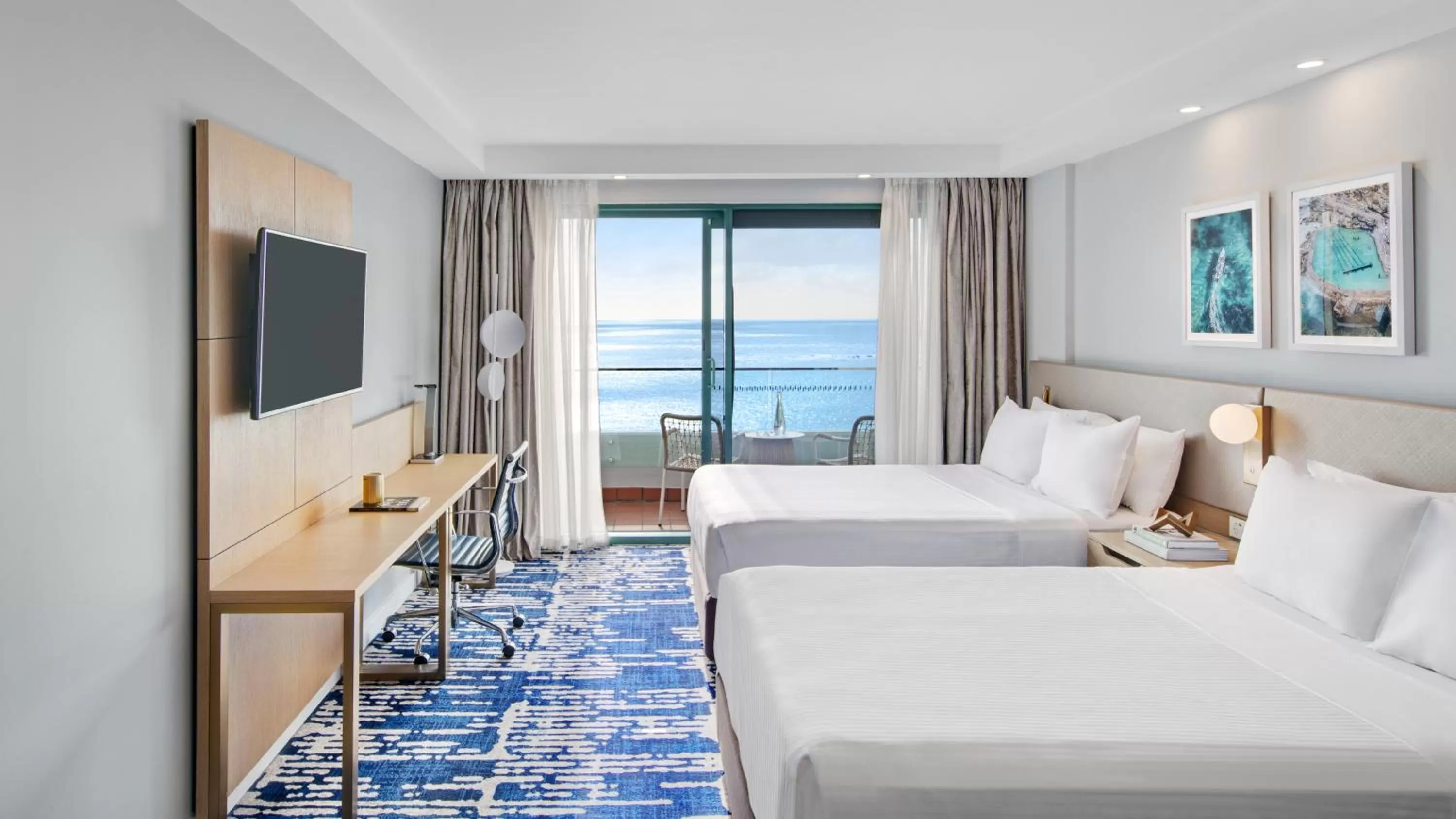 Sea view, Bed in Crowne Plaza Sydney Coogee Beach by IHG