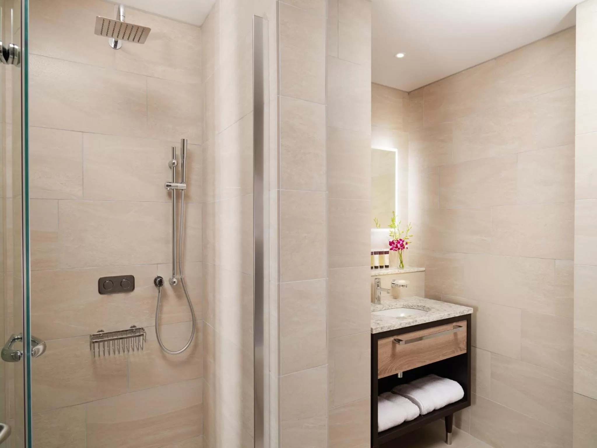 Shower in Grand Central Hotel Belfast