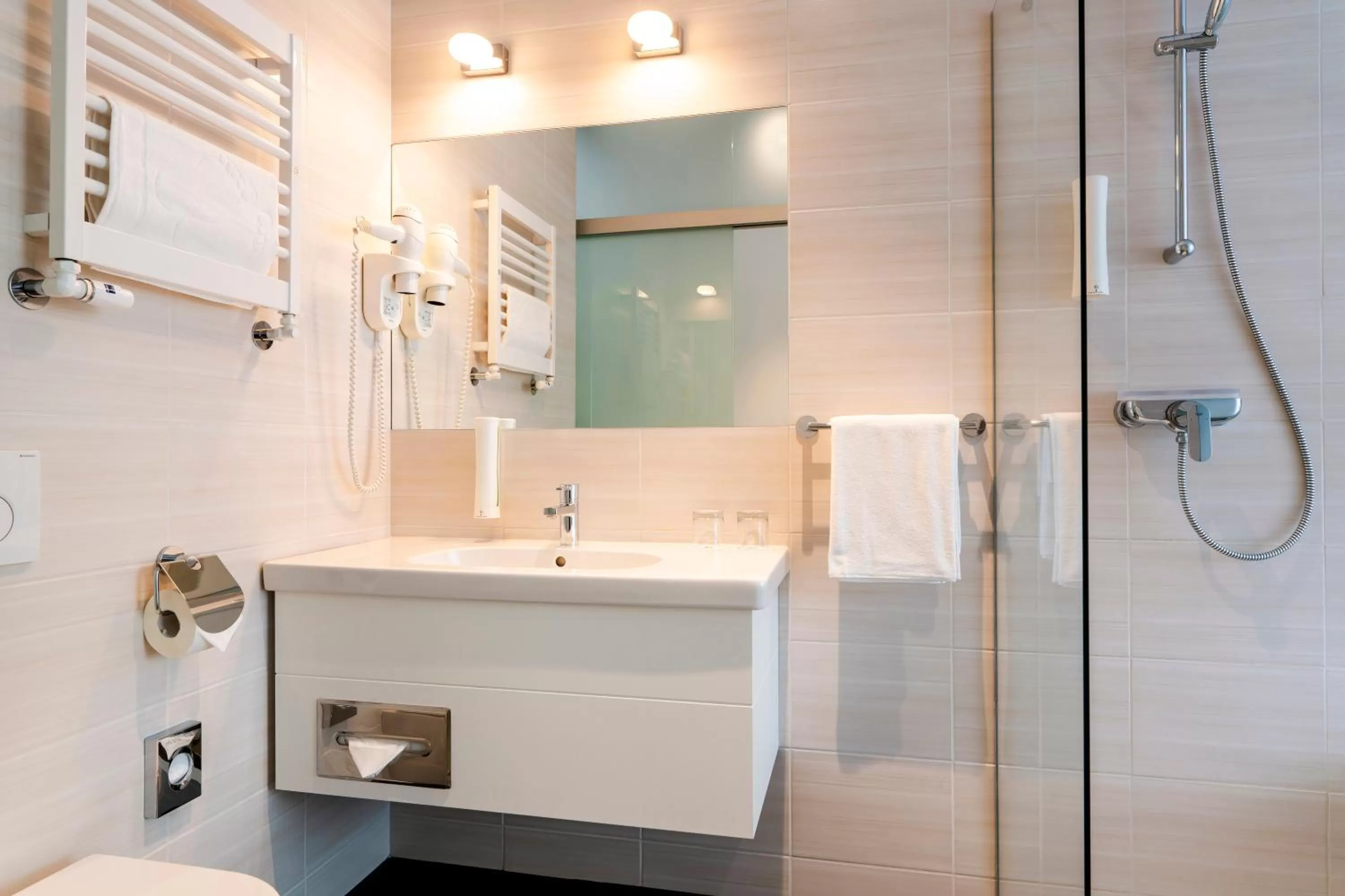 Shower in Hotel Metropol