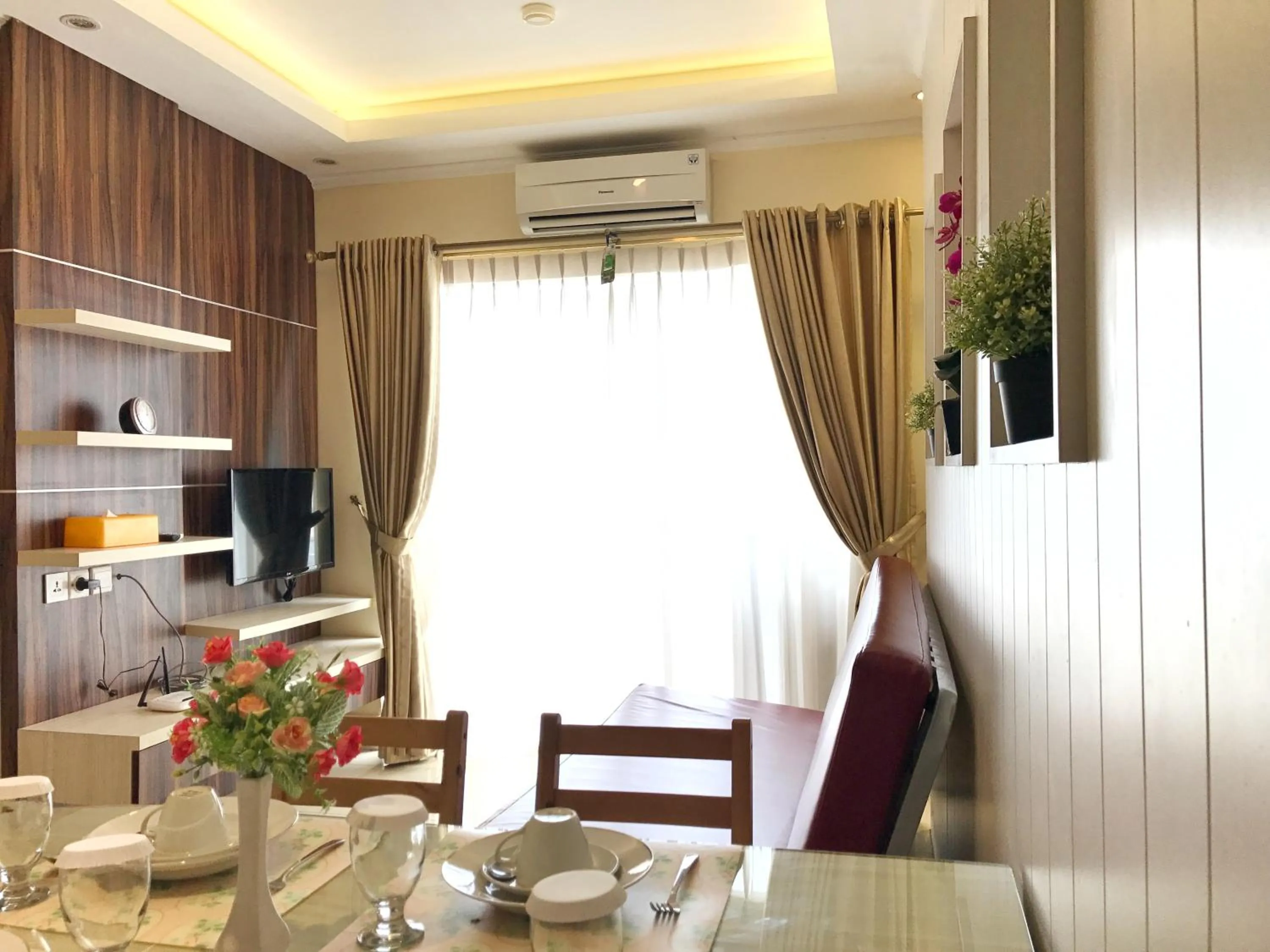 Dining area in Ravarine Suite Apartment