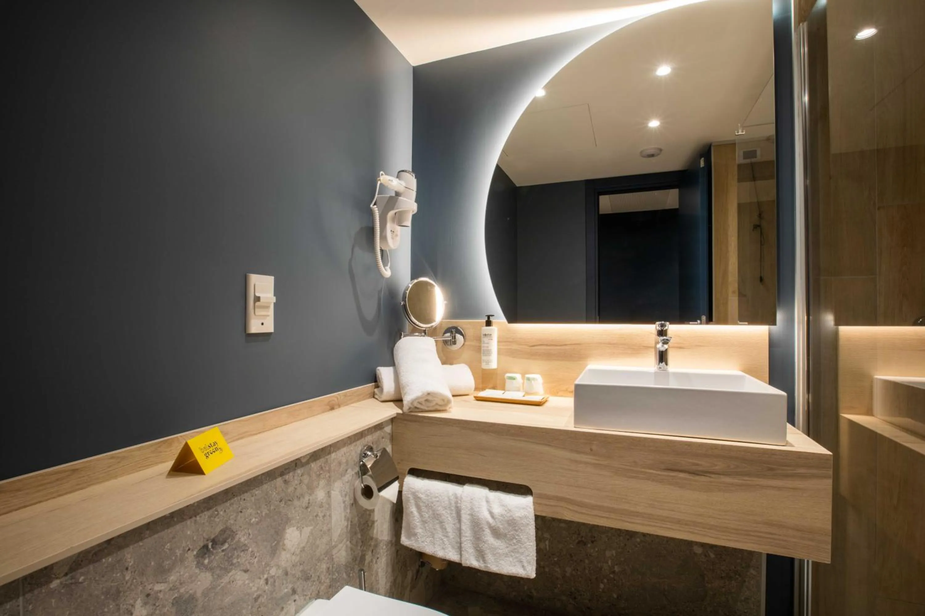 Bathroom, Bed in Belstay Venezia Mestre