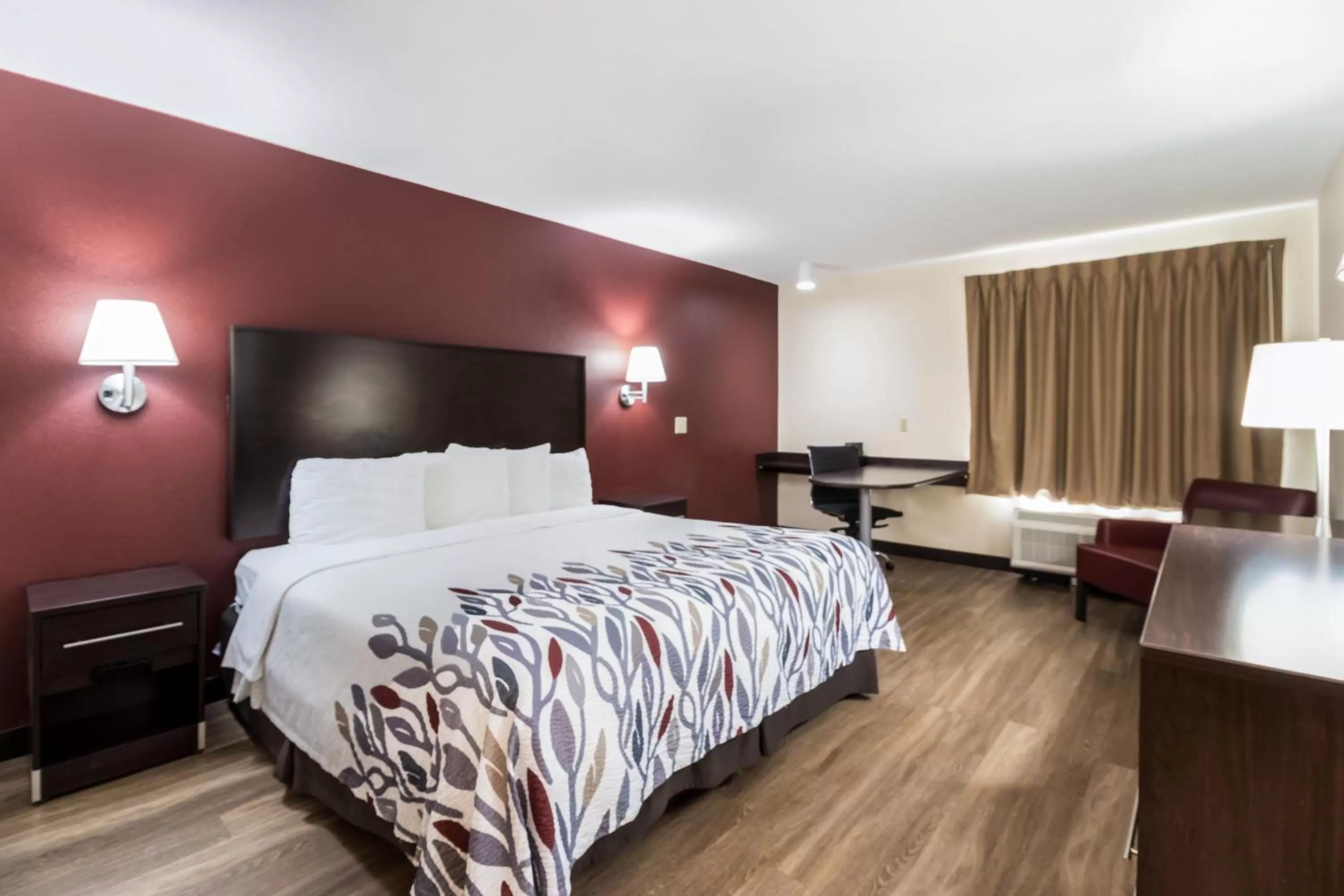 Bedroom, Bed in Red Roof Inn Murfreesboro