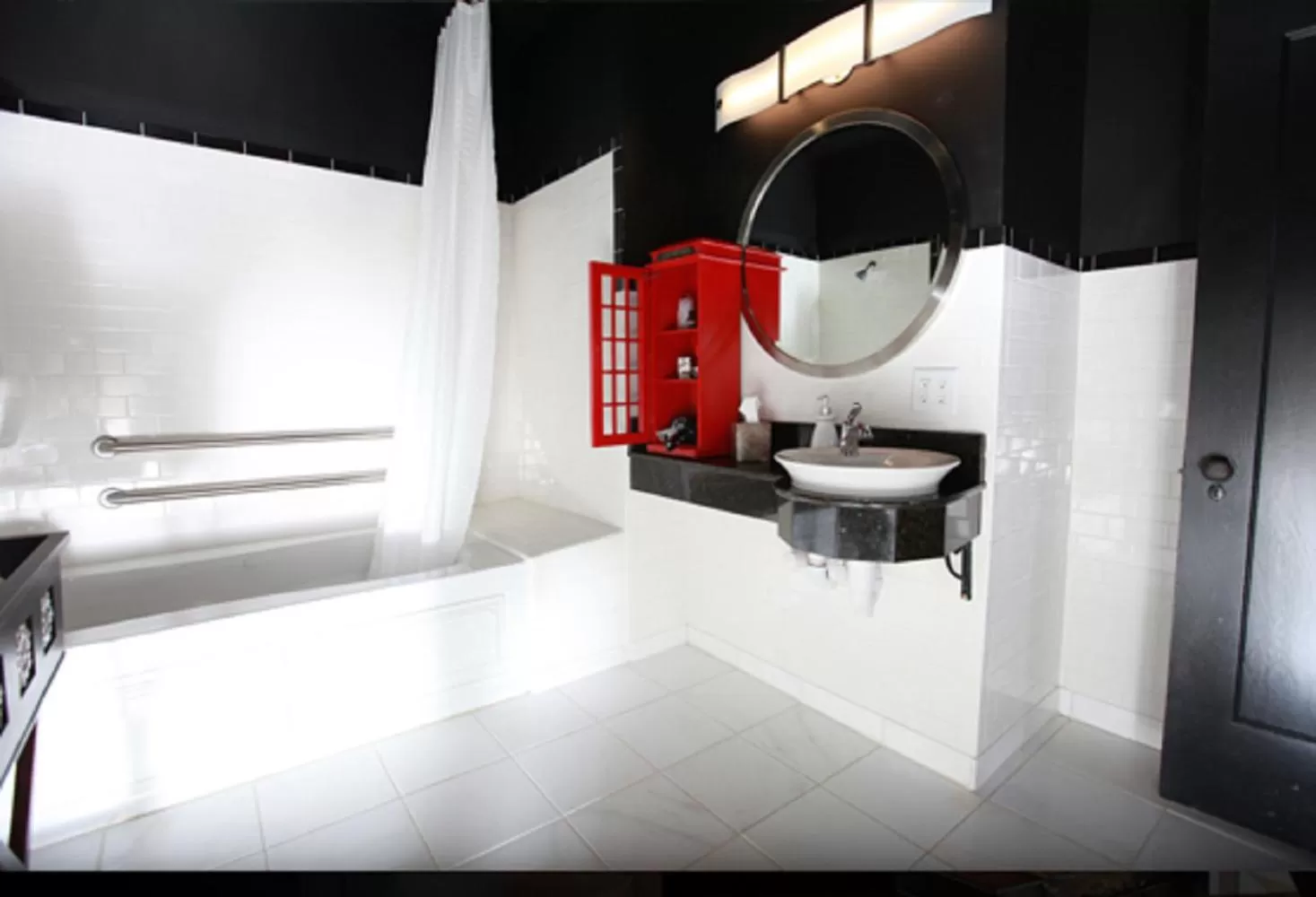 Deluxe King Room in The Campbell Hotel