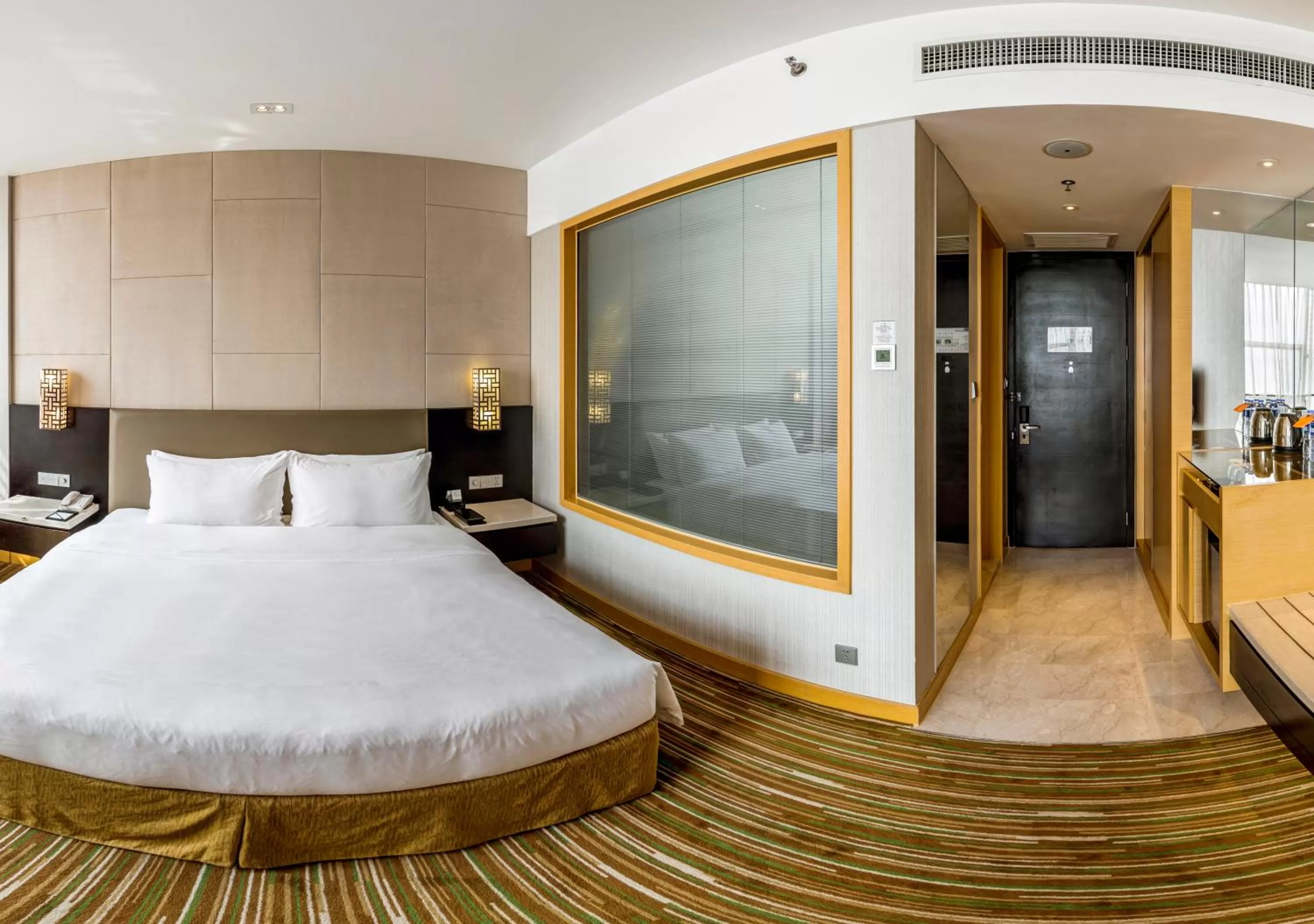 Photo of the whole room, Bed in Holiday Inn Nanchang Riverside by IHG