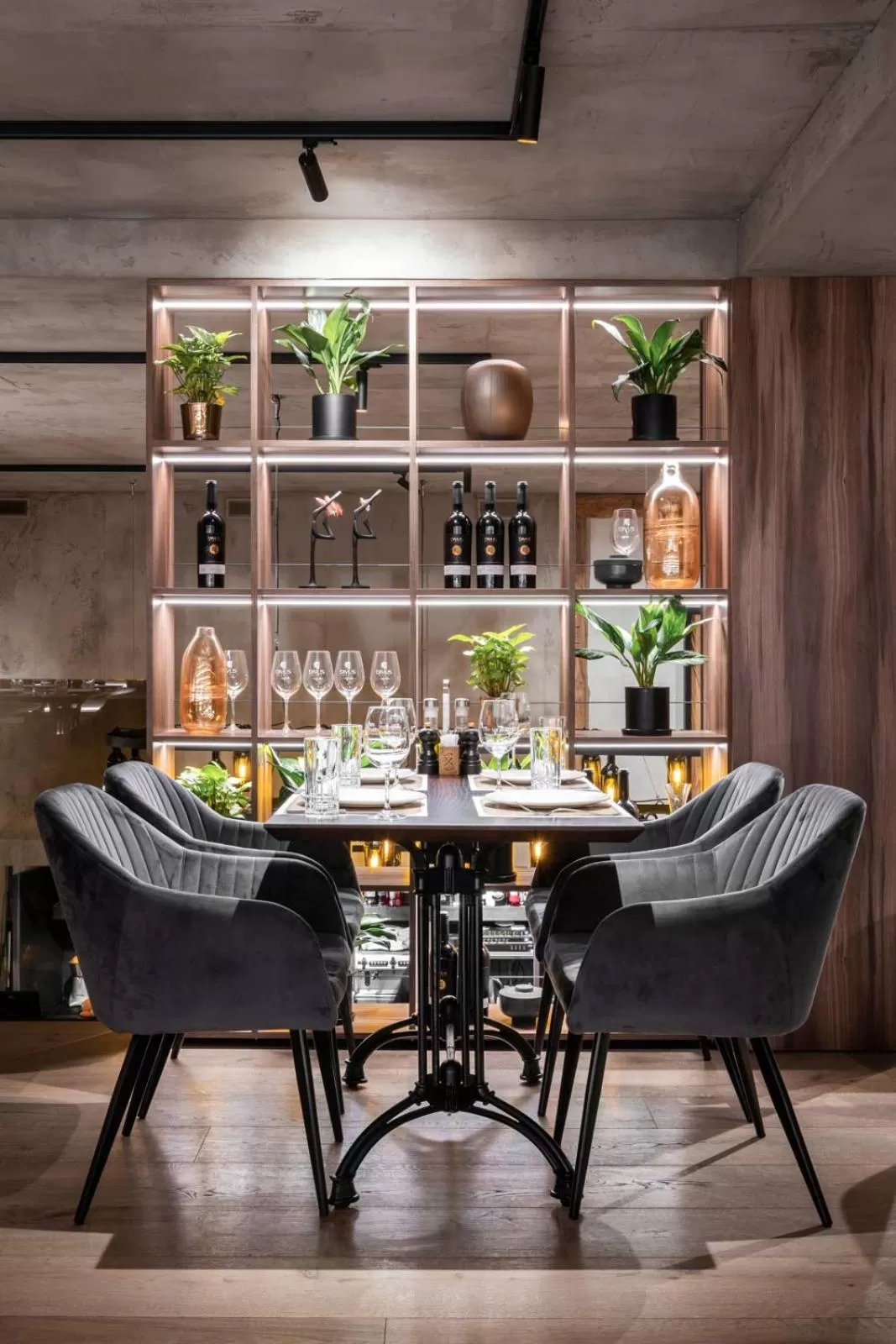 Food and drinks in Thomas Albert Hotel