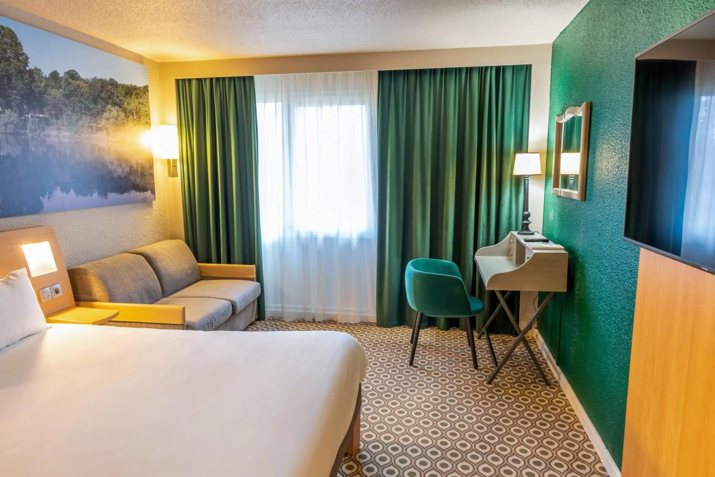 Superior Room with Double Bed and Sofa Bed in Novotel Orléans Sud La Source Superior Room with Double Bed and Sofa Bed in Novotel Orléans Sud La Source