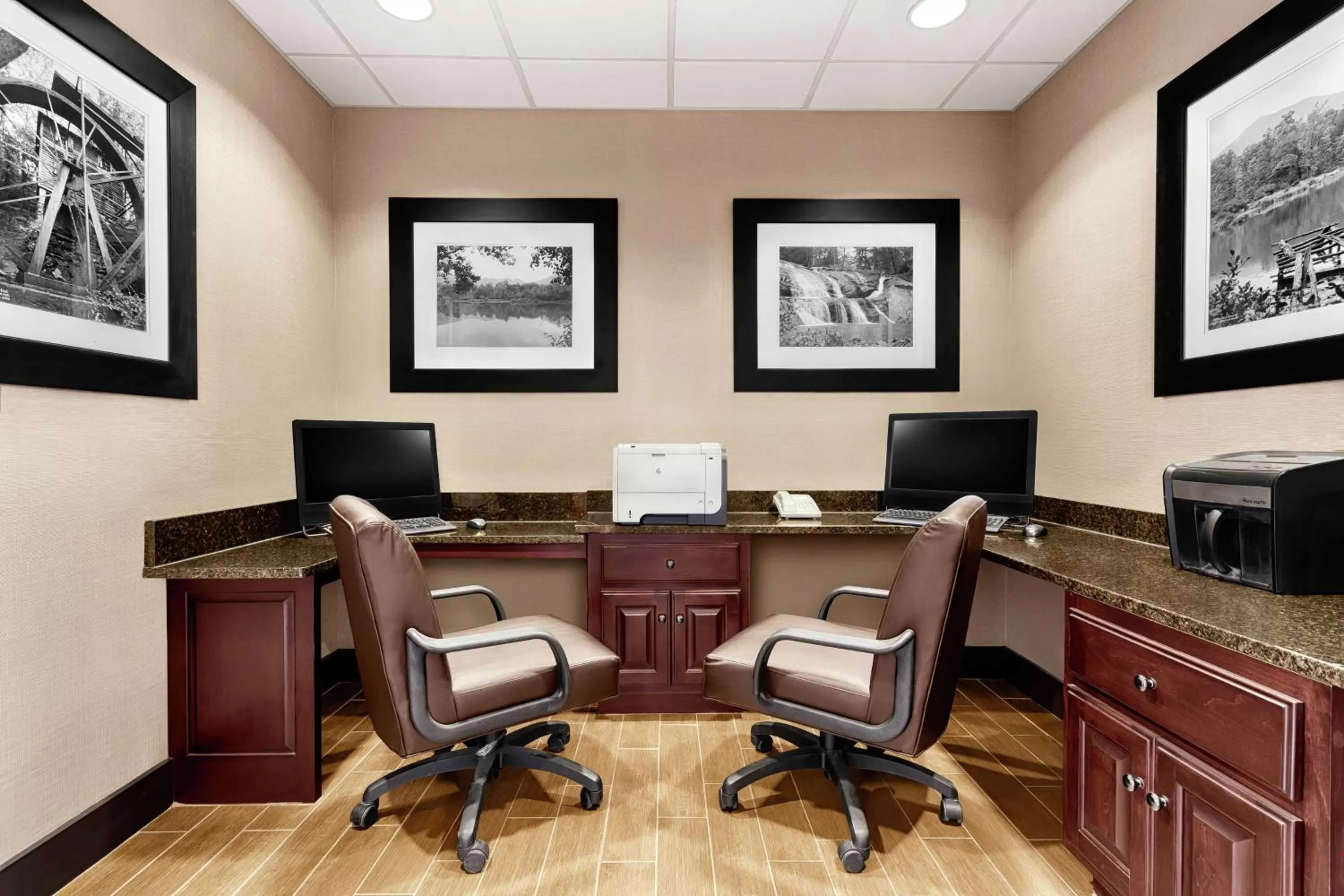 Business facilities in Hampton Inn Morganton