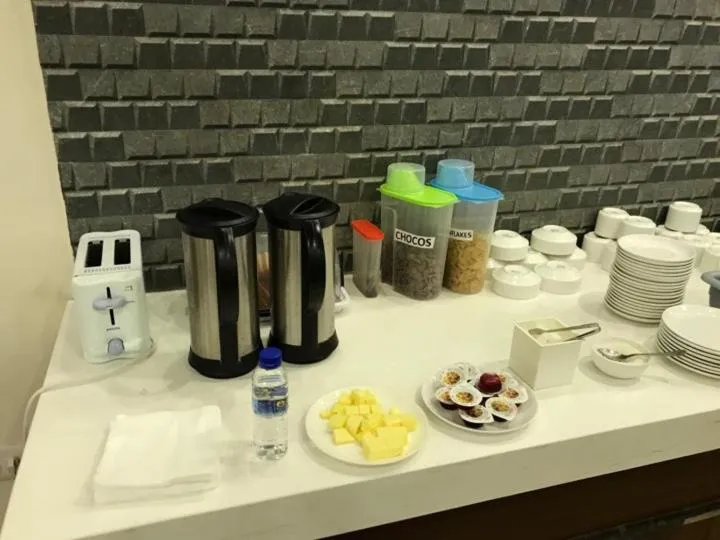 Buffet breakfast in Pals Inn