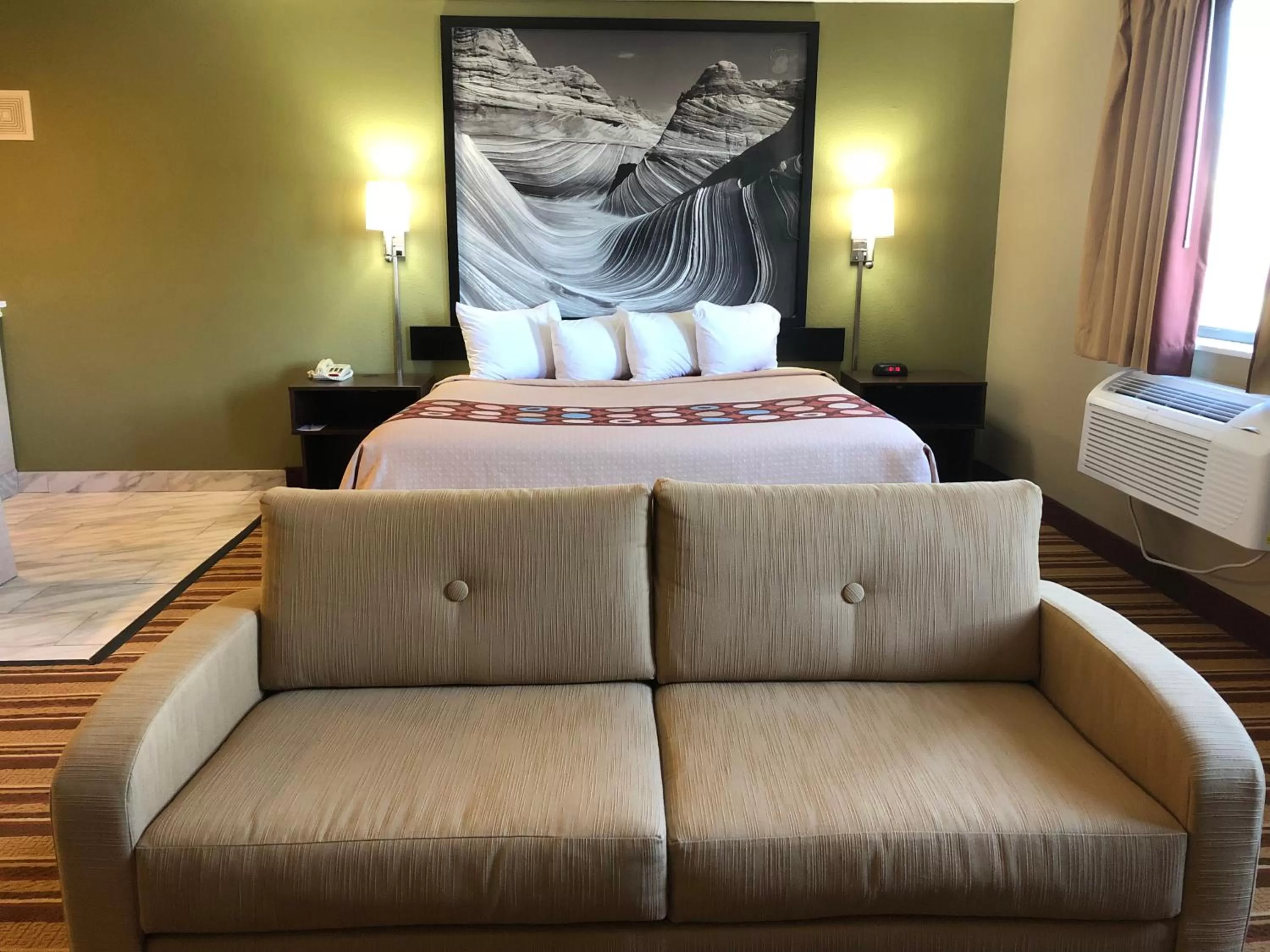 Bed in Super 8 by Wyndham S Jordan/Sandy/Slc Area