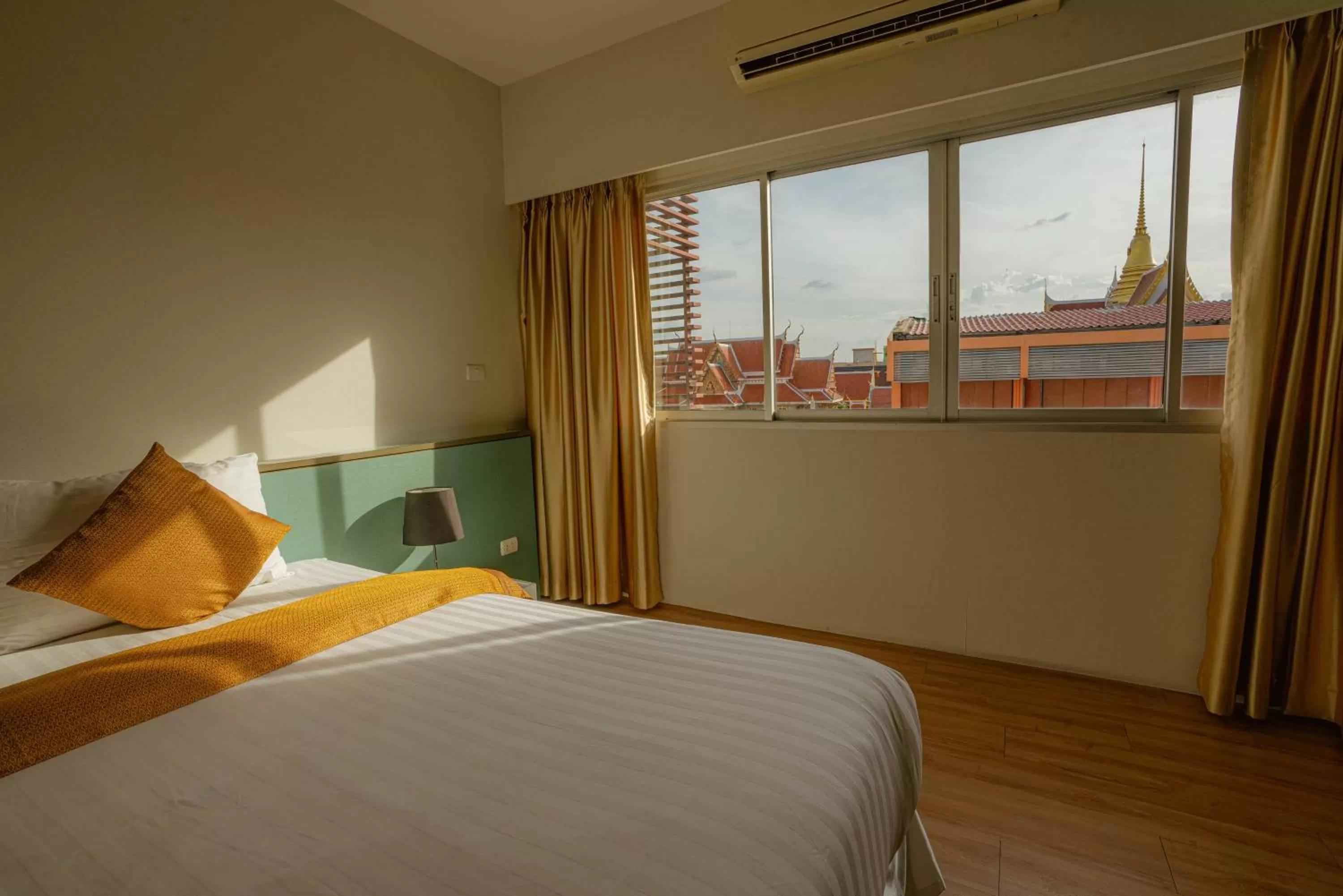 Bedroom, Bed in Peace Land Khaosan