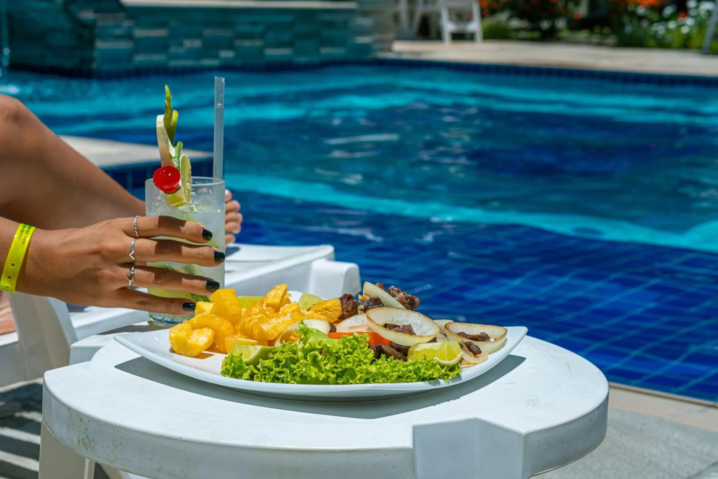 Food and drinks in Porto das Naus Praia Hotel