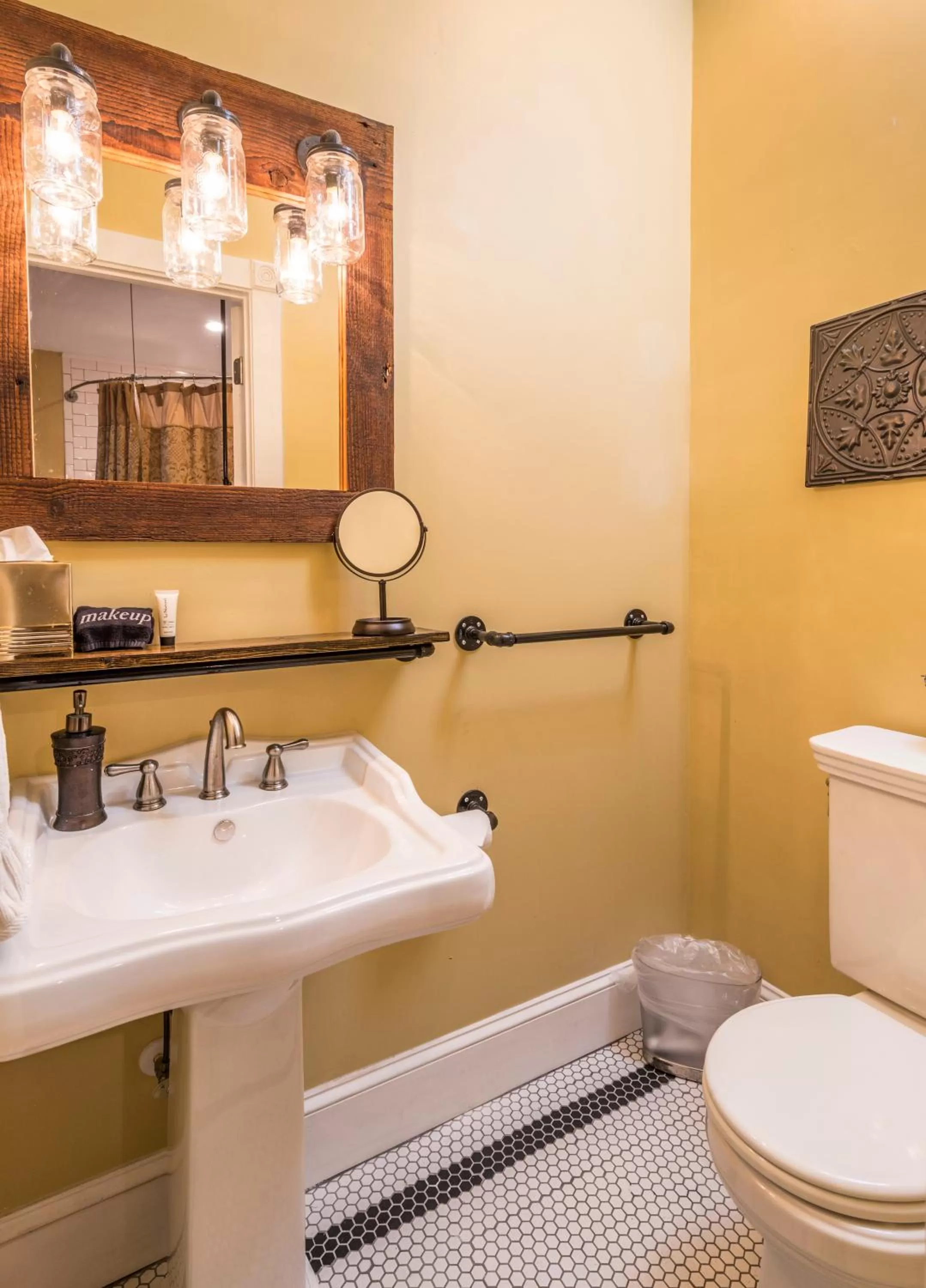 Bathroom in Carriage Way Inn Bed & Breakfast Adults Only - 21 years old and up