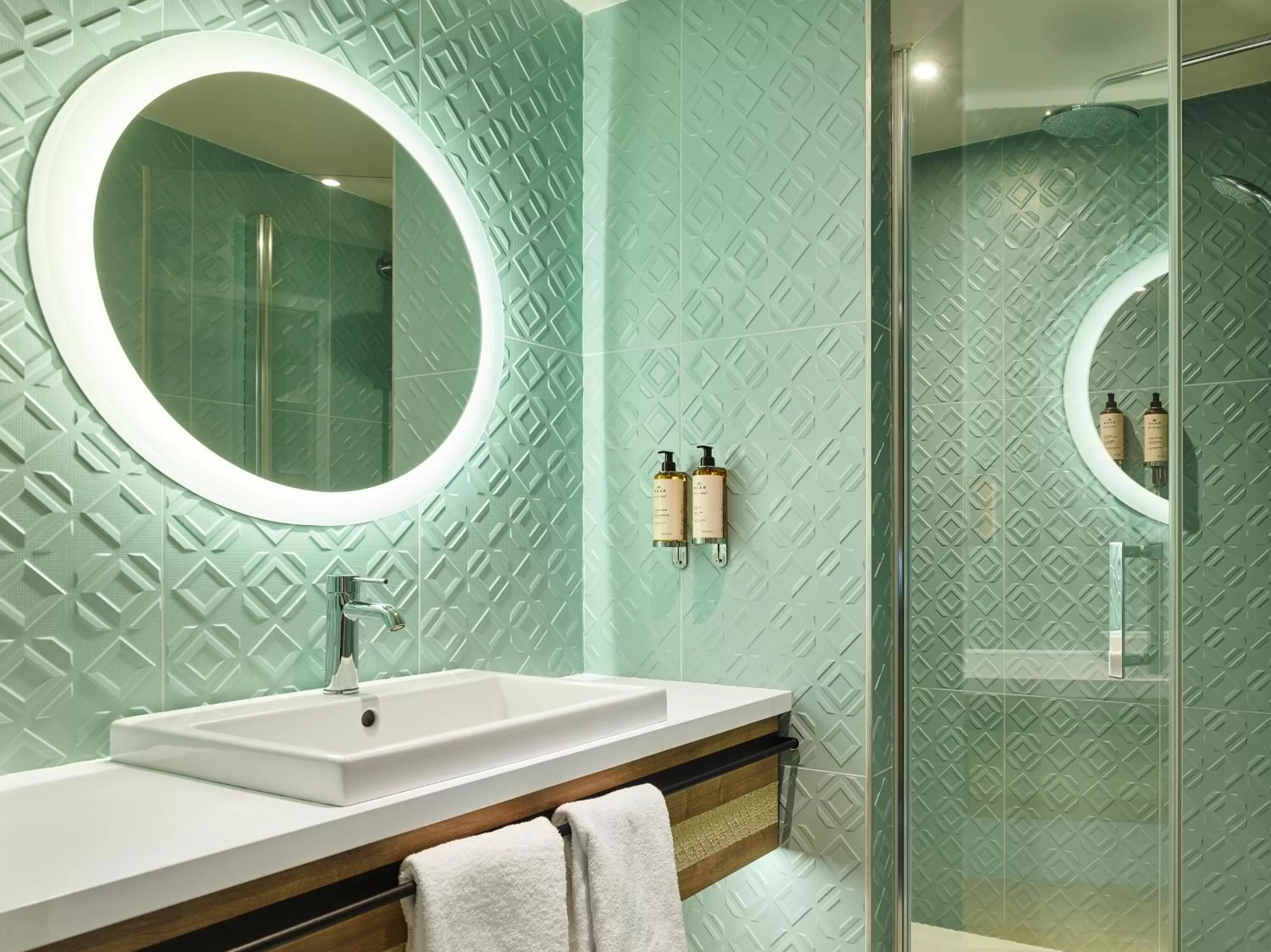 Shower in Mercure Hôtel Le Touquet