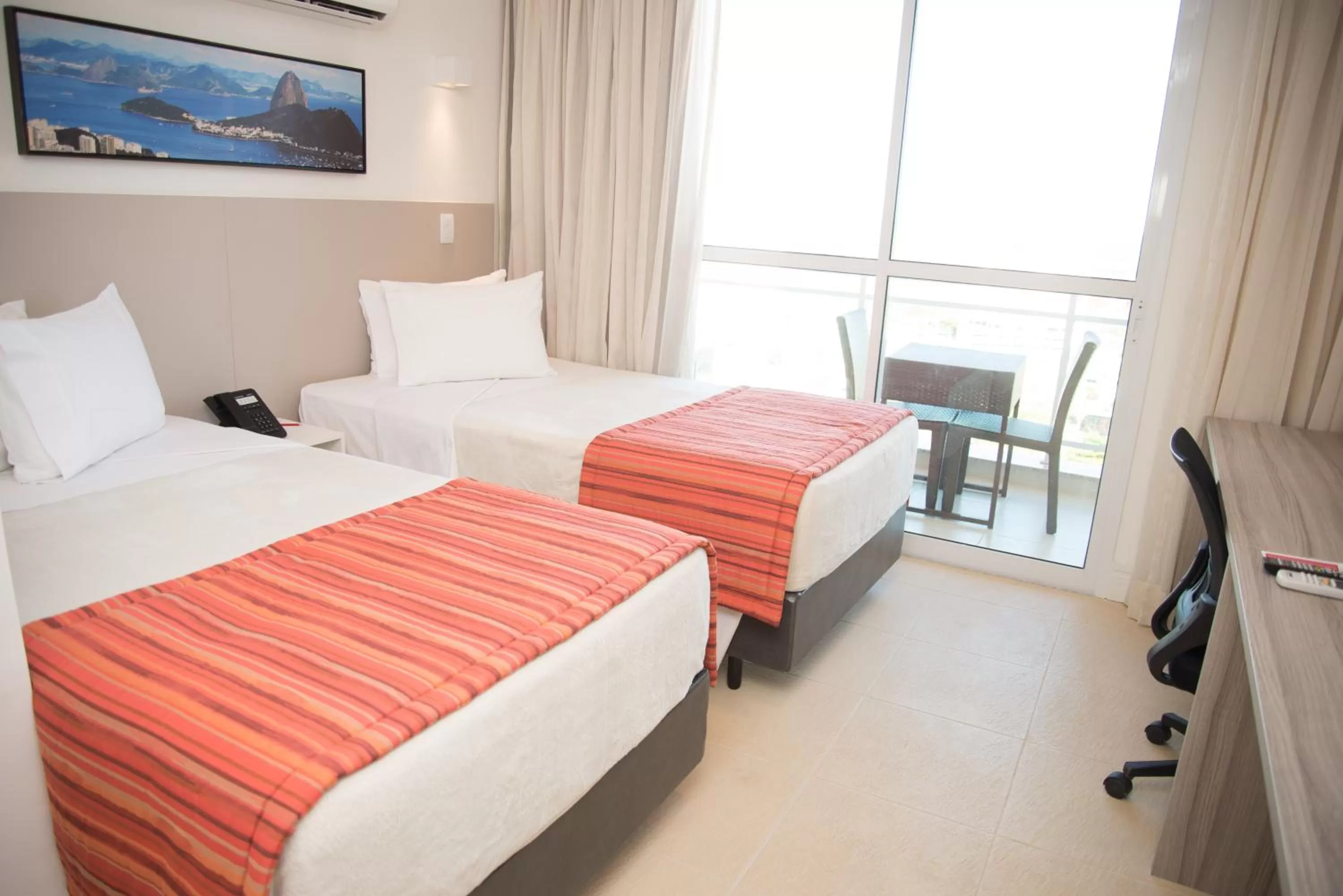 Coffee/tea facilities, Bed in Ramada by Wyndham Macae Hotel & Suites