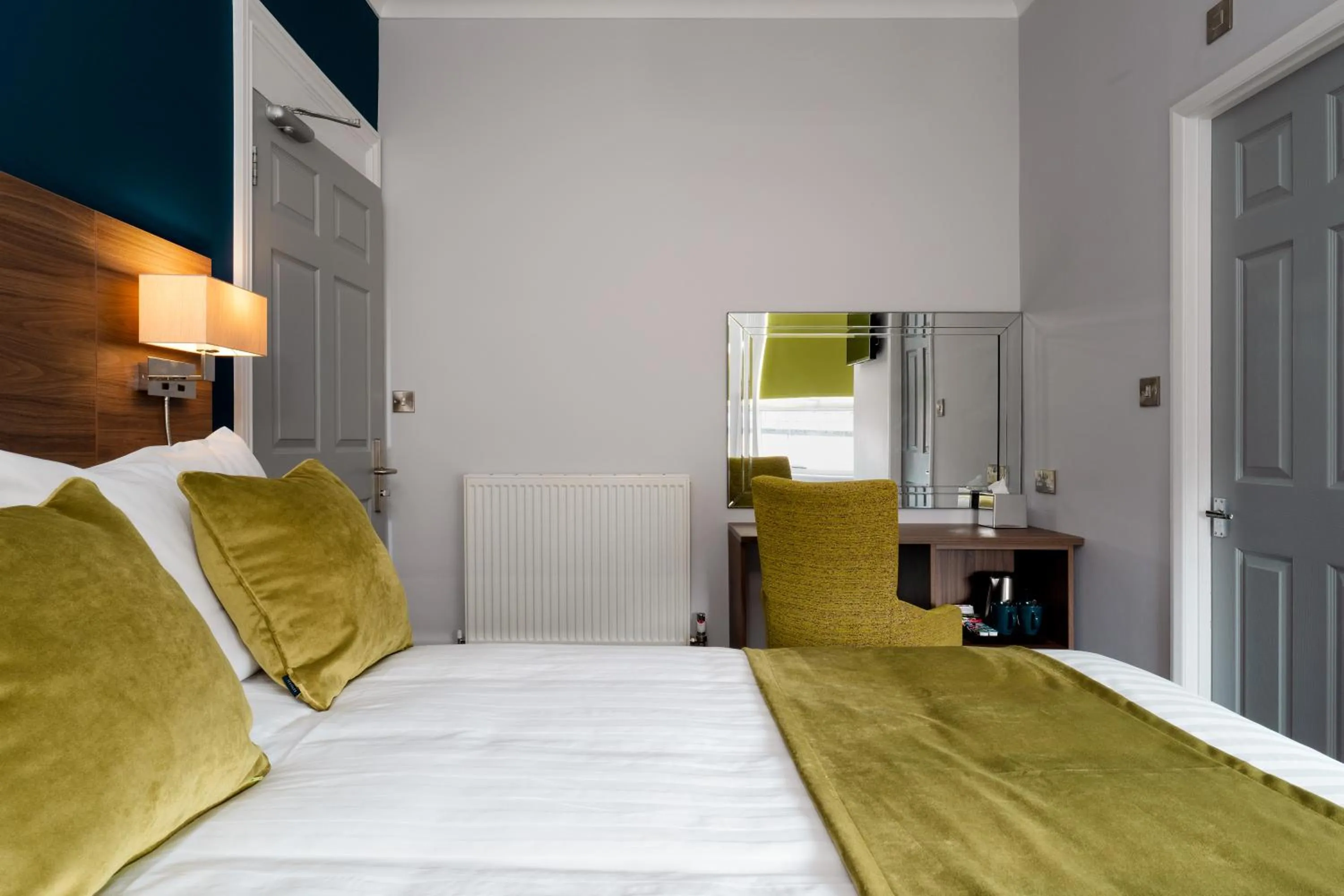 Bedroom, Bed in St Andrews Hotel