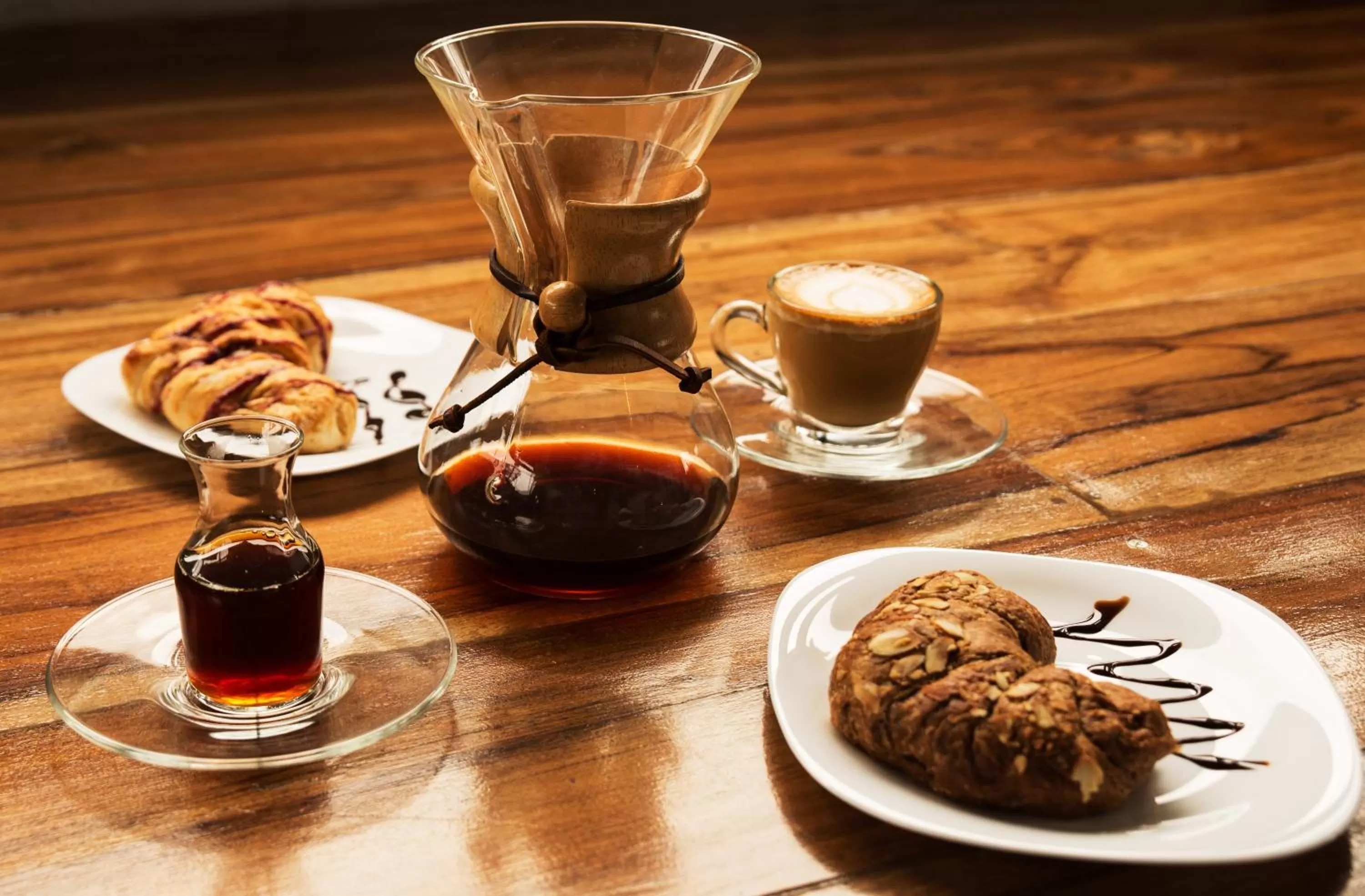 Restaurant/places to eat in The Coffee Club Apartahotel