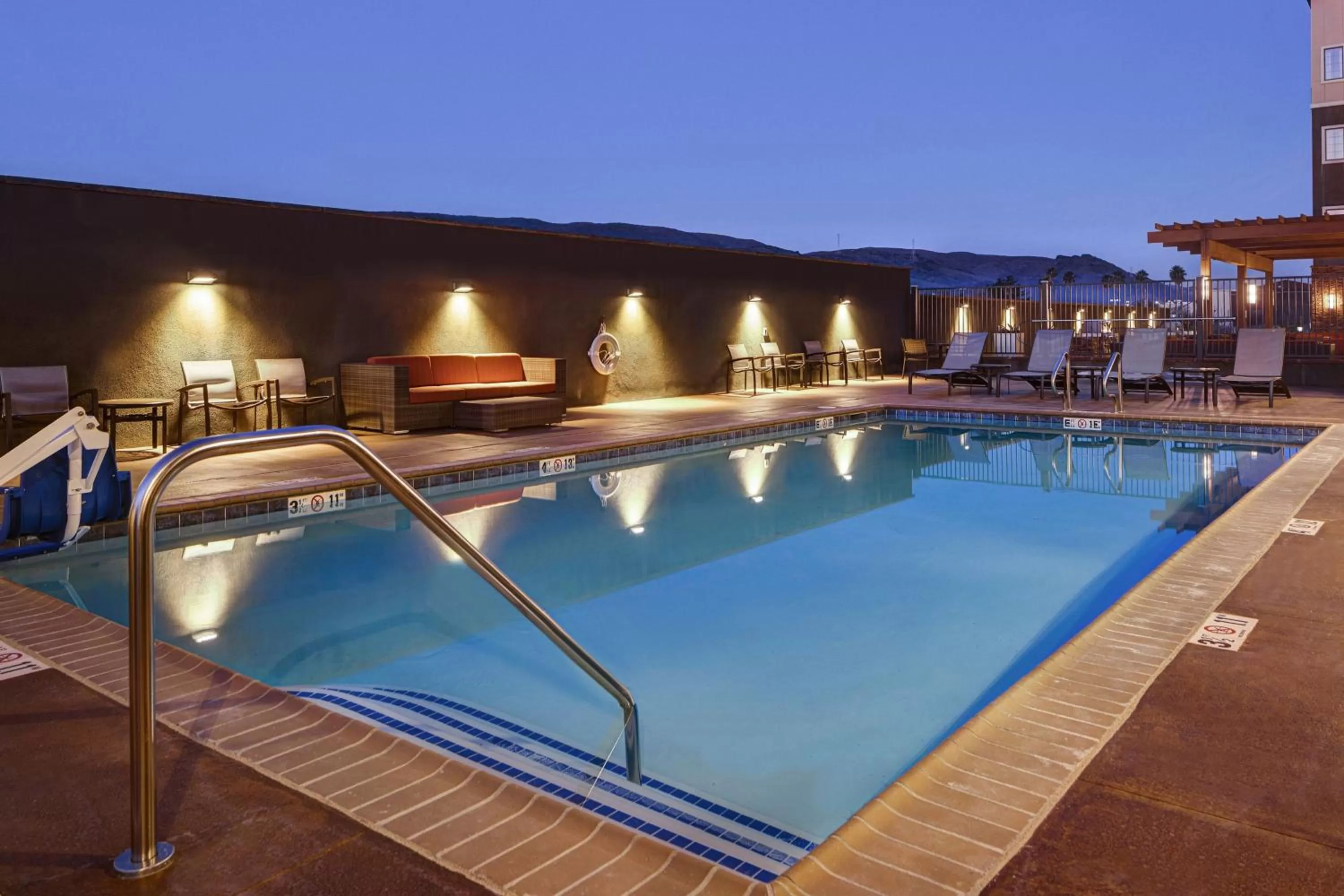 Swimming pool in TownePlace Suites by Marriott San Luis Obispo