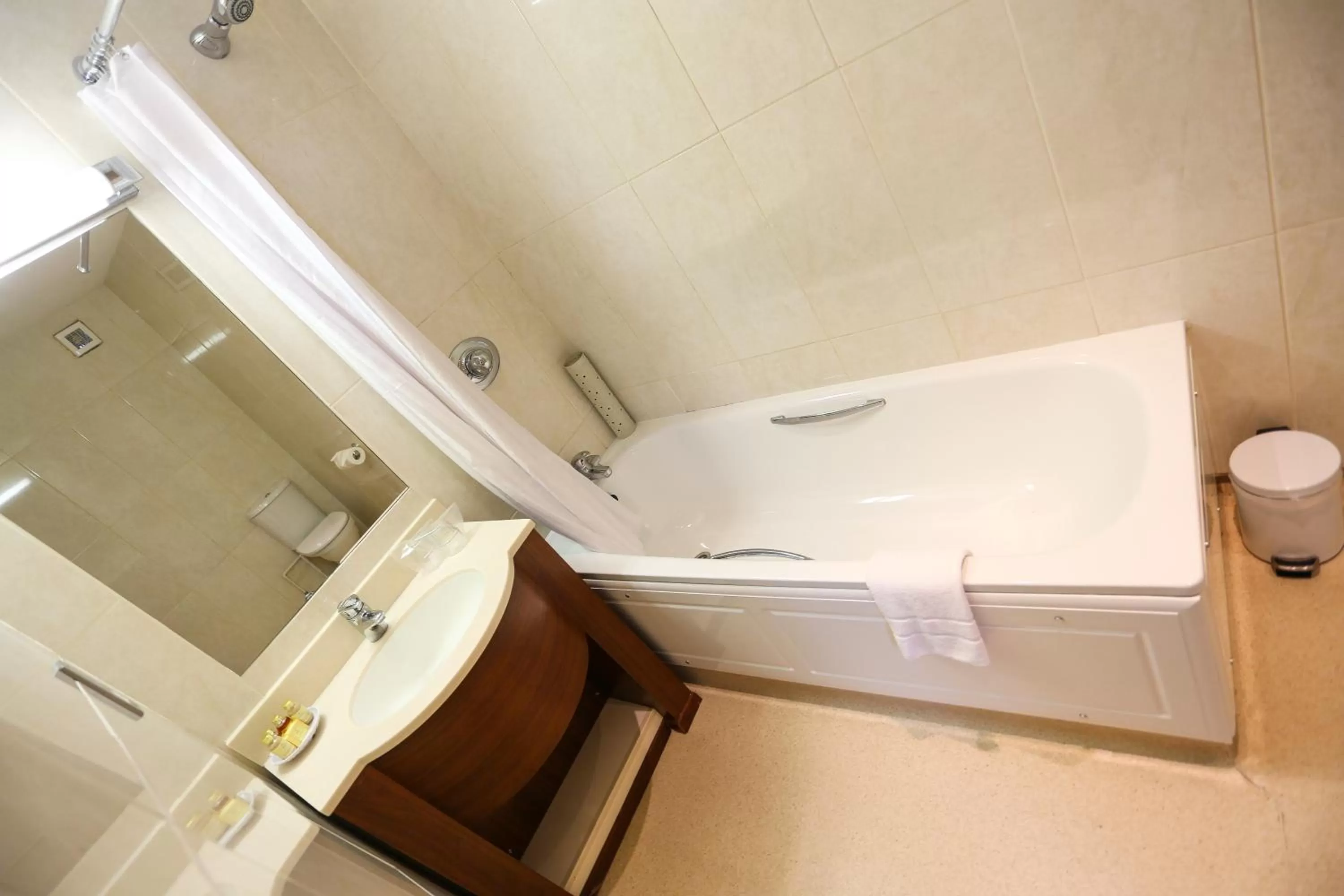 Bathroom in Royal Exeter Hotel