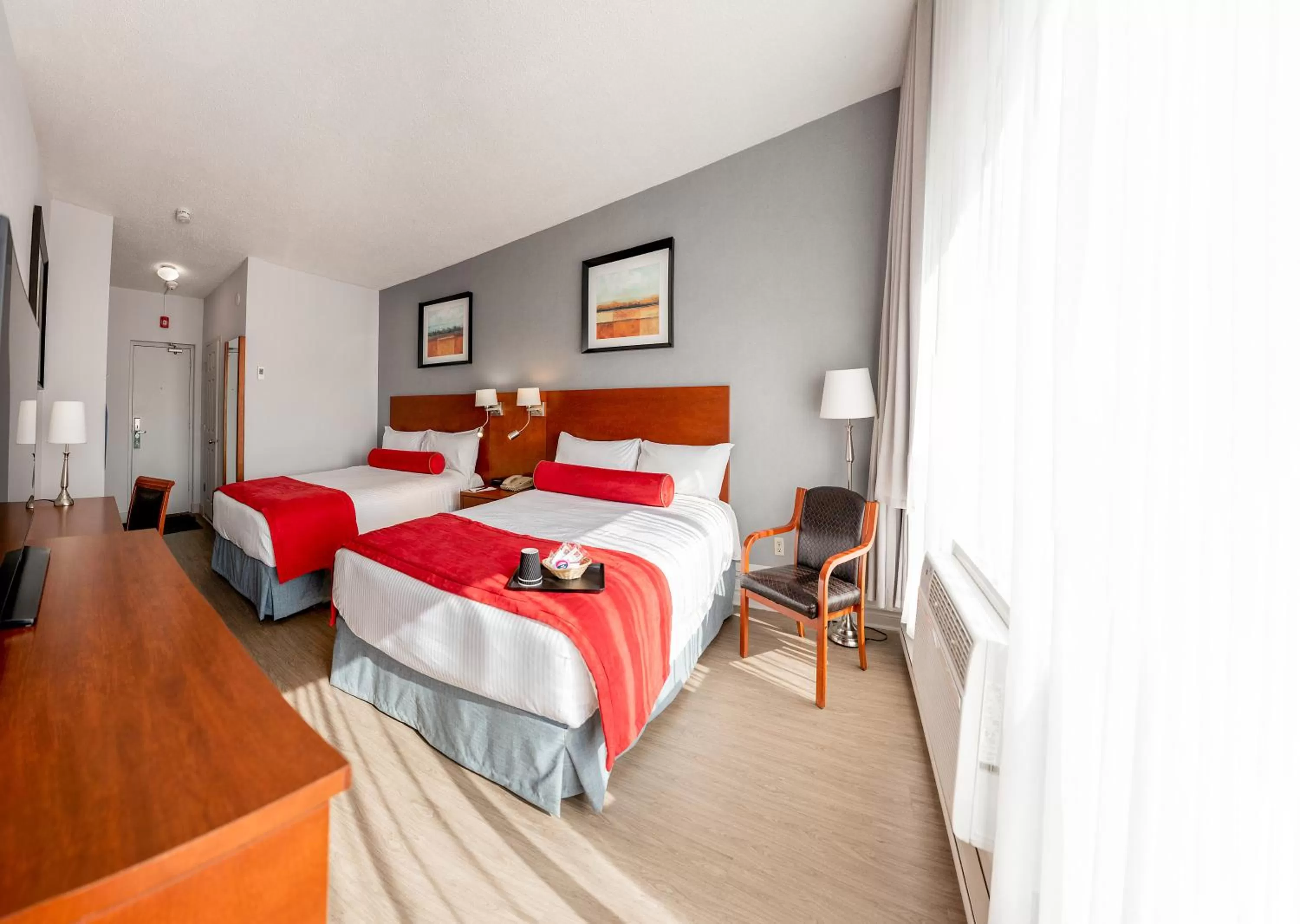 Bedroom, Bed in Auberge Royal Versailles