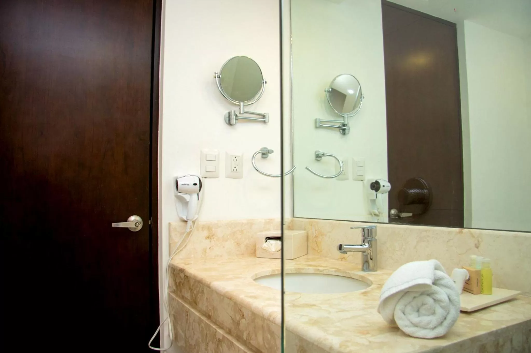 Bathroom in Mesón de la Luna Hotel & Spa