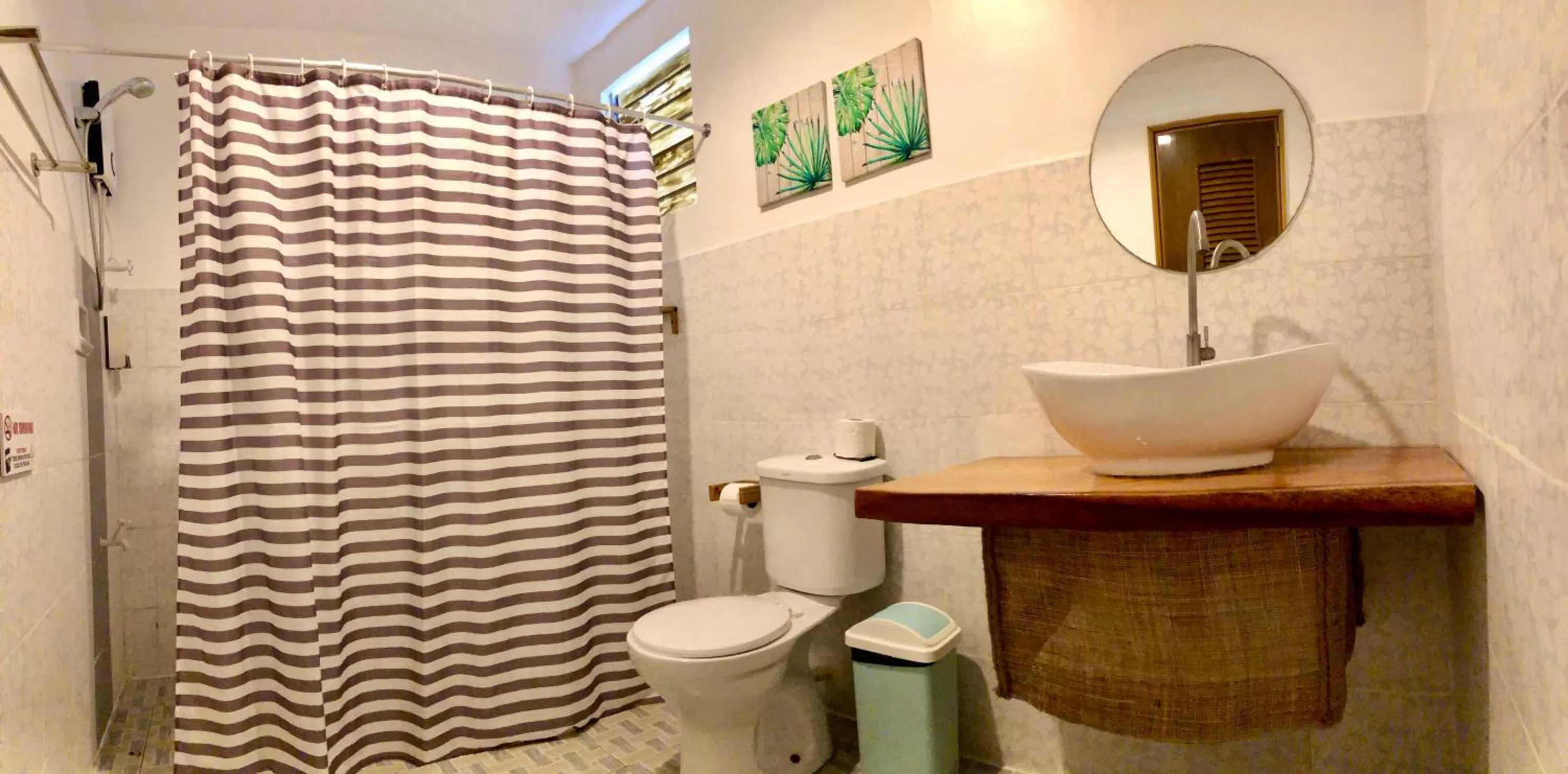 Shower in La Sirenita