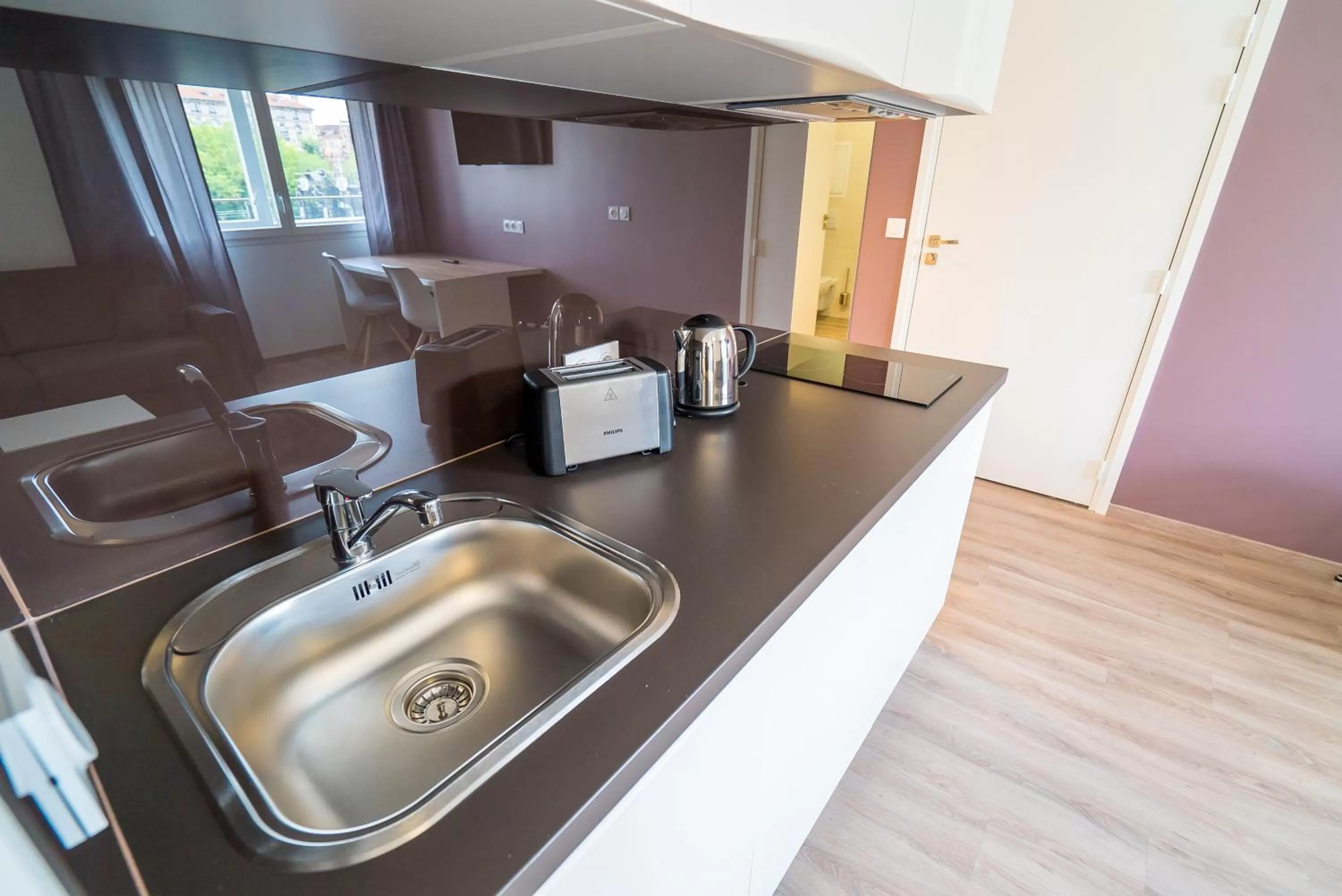 Kitchen or kitchenette in All Suites Appart Hôtel - Choisy-le-Roi