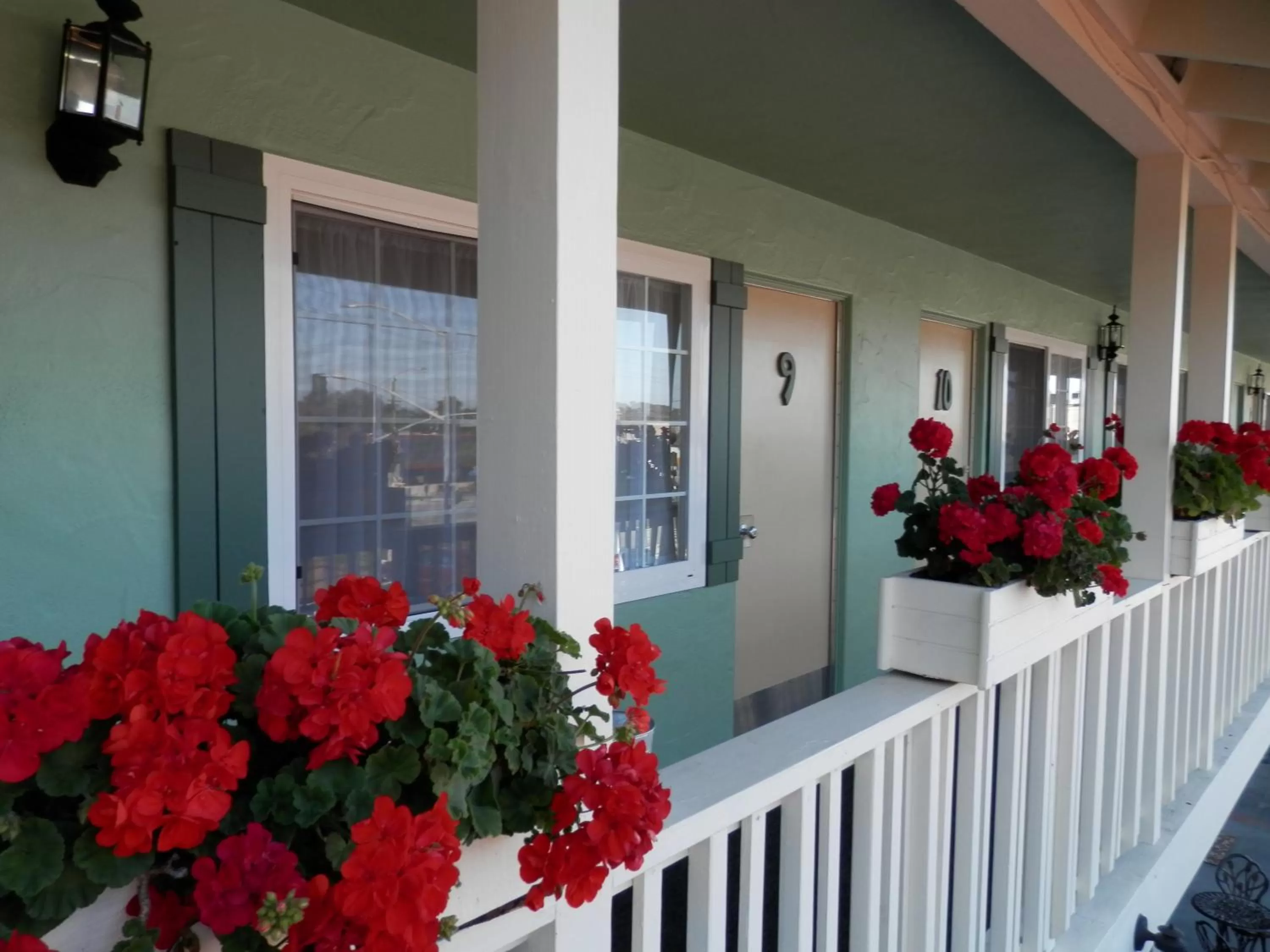 Facade/entrance in Villa Franca Inn