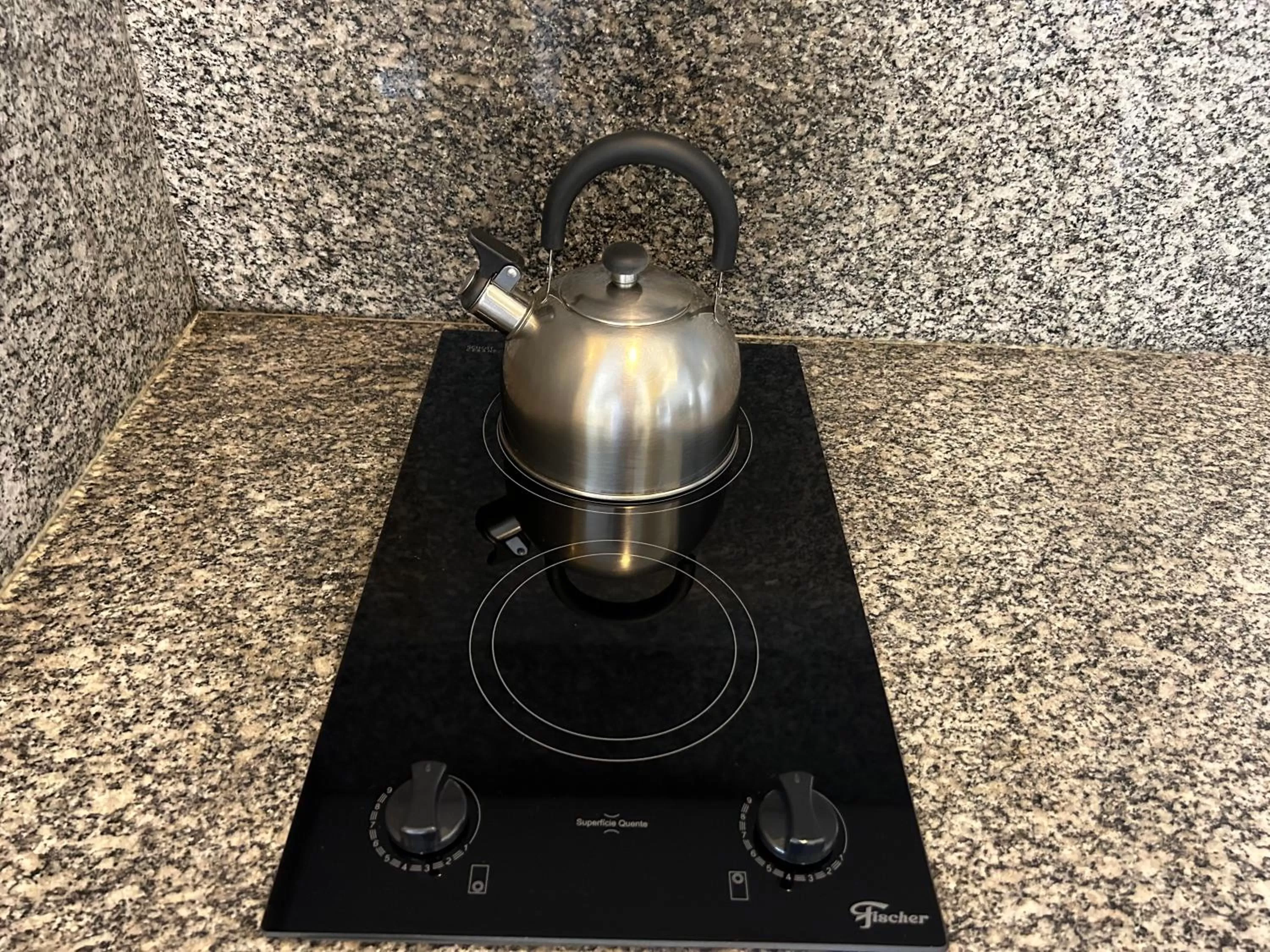 Kitchen or kitchenette in Golfinhos Apart Hotel