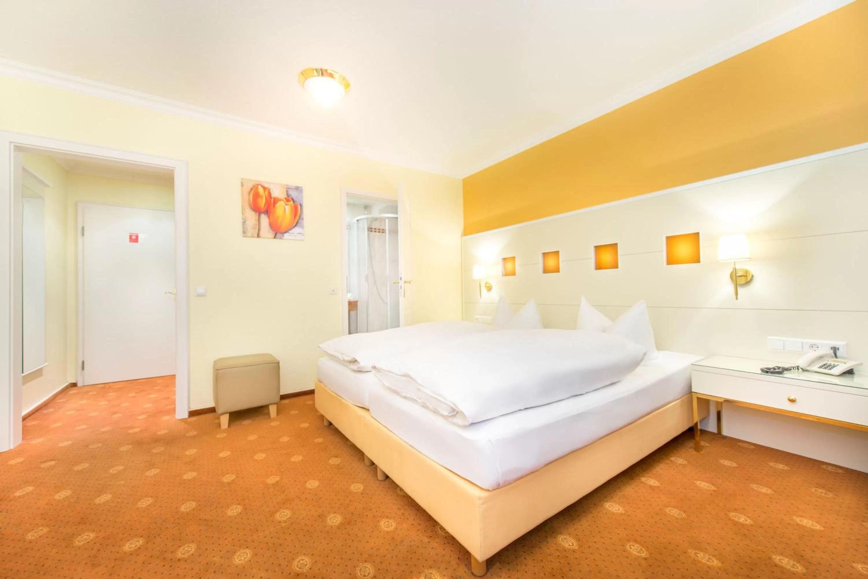 Photo of the whole room, Bed in Hotel Hennies