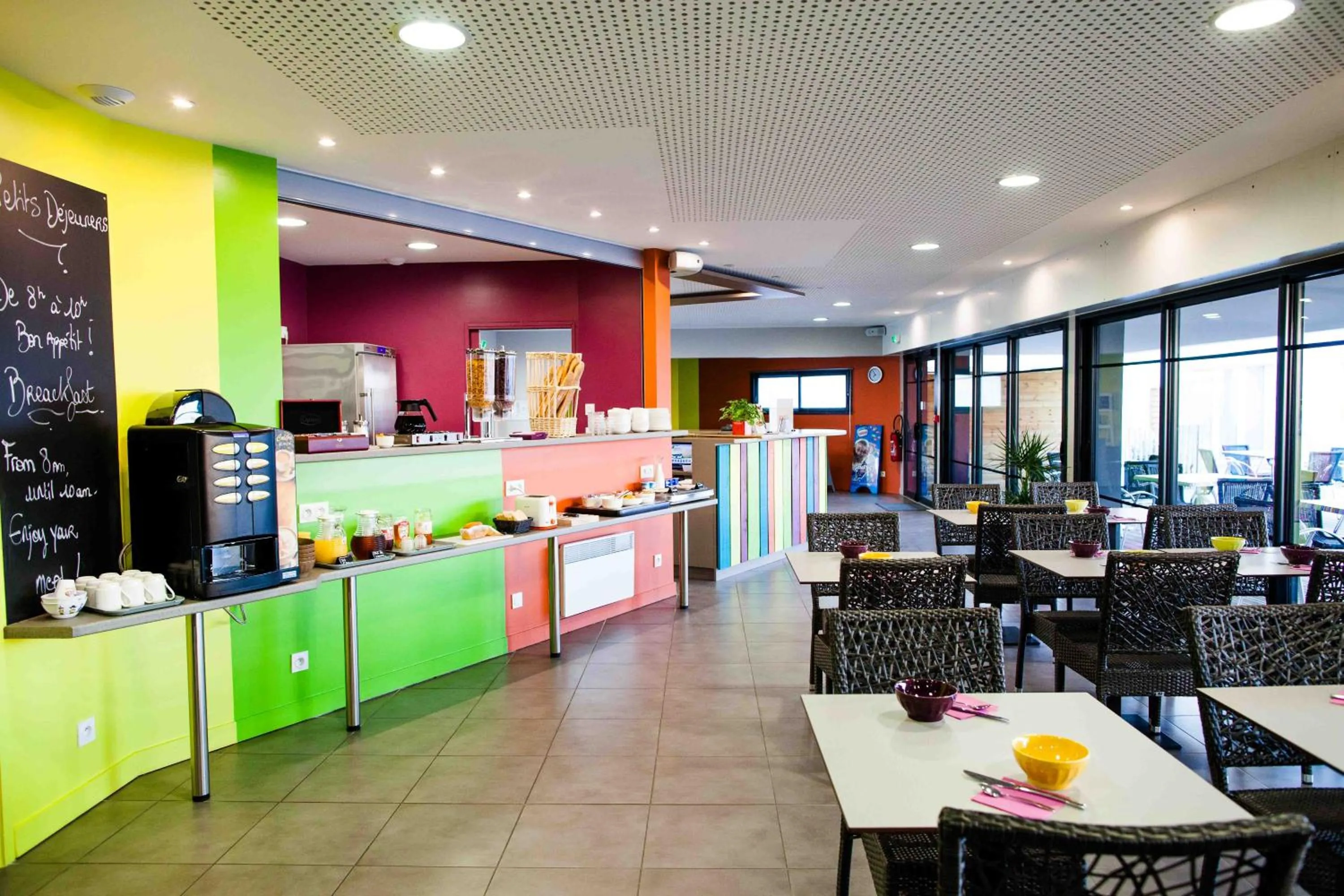 Restaurant/places to eat in Hôtel de Ré, "The Originals Résidence"