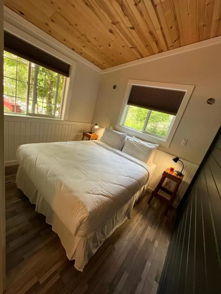 Bedroom, Bed in Barefoot Villas and Retreat