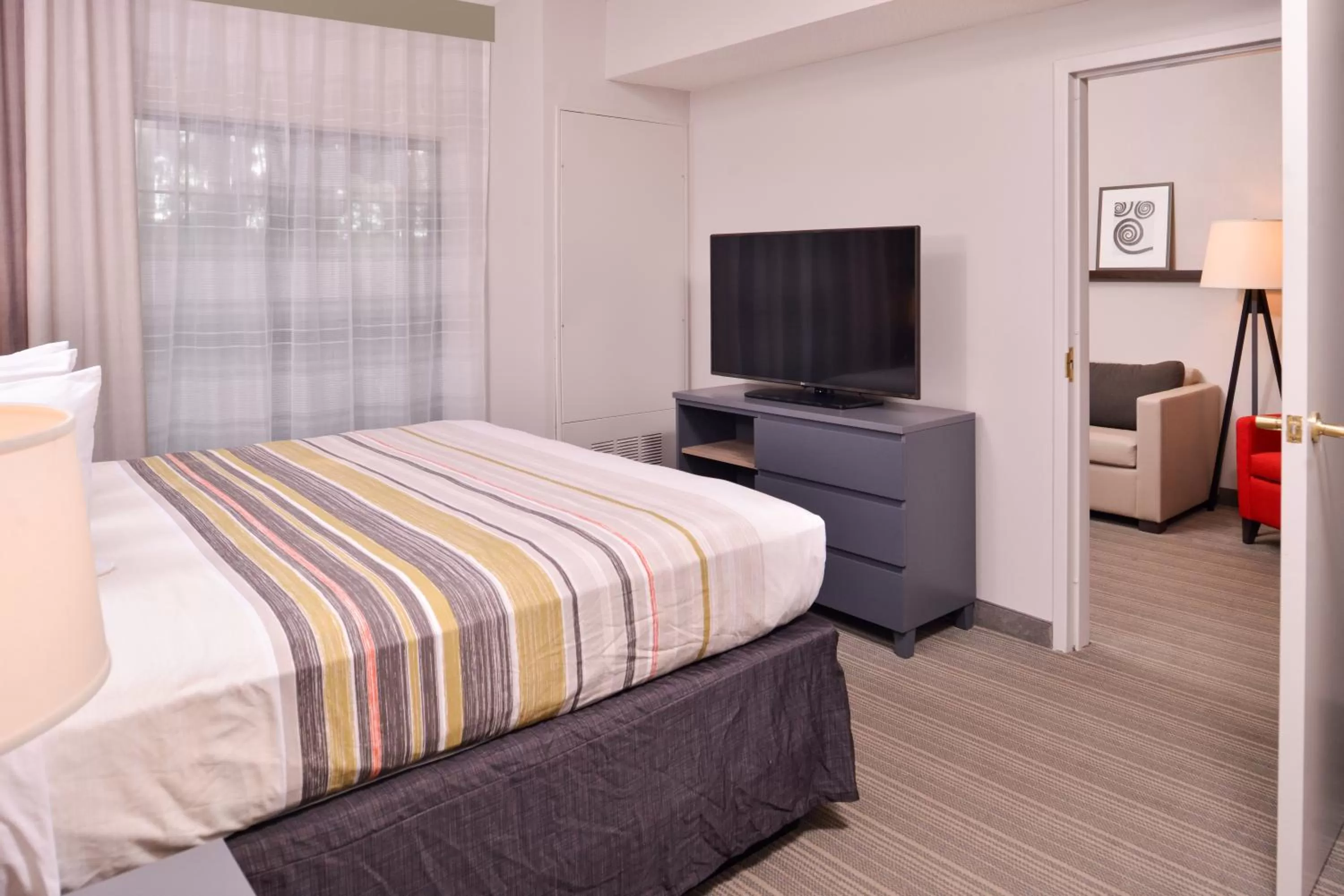 Bed in Country Inn & Suites by Radisson Raleigh-Durham Airport NC