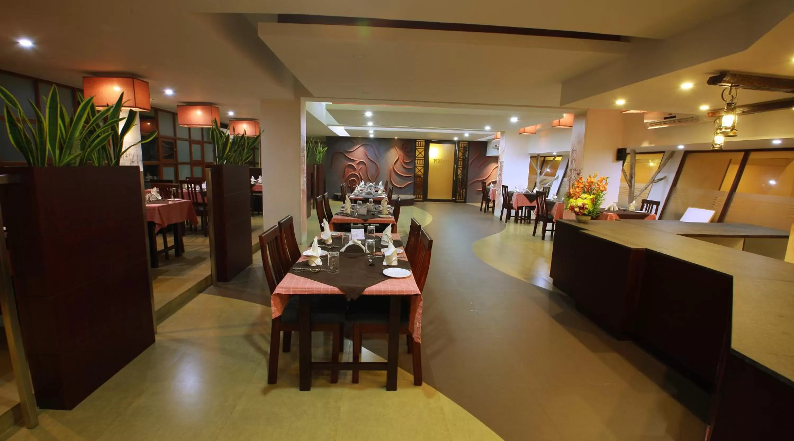 Restaurant/places to eat in Manuelsons Malabar Palace