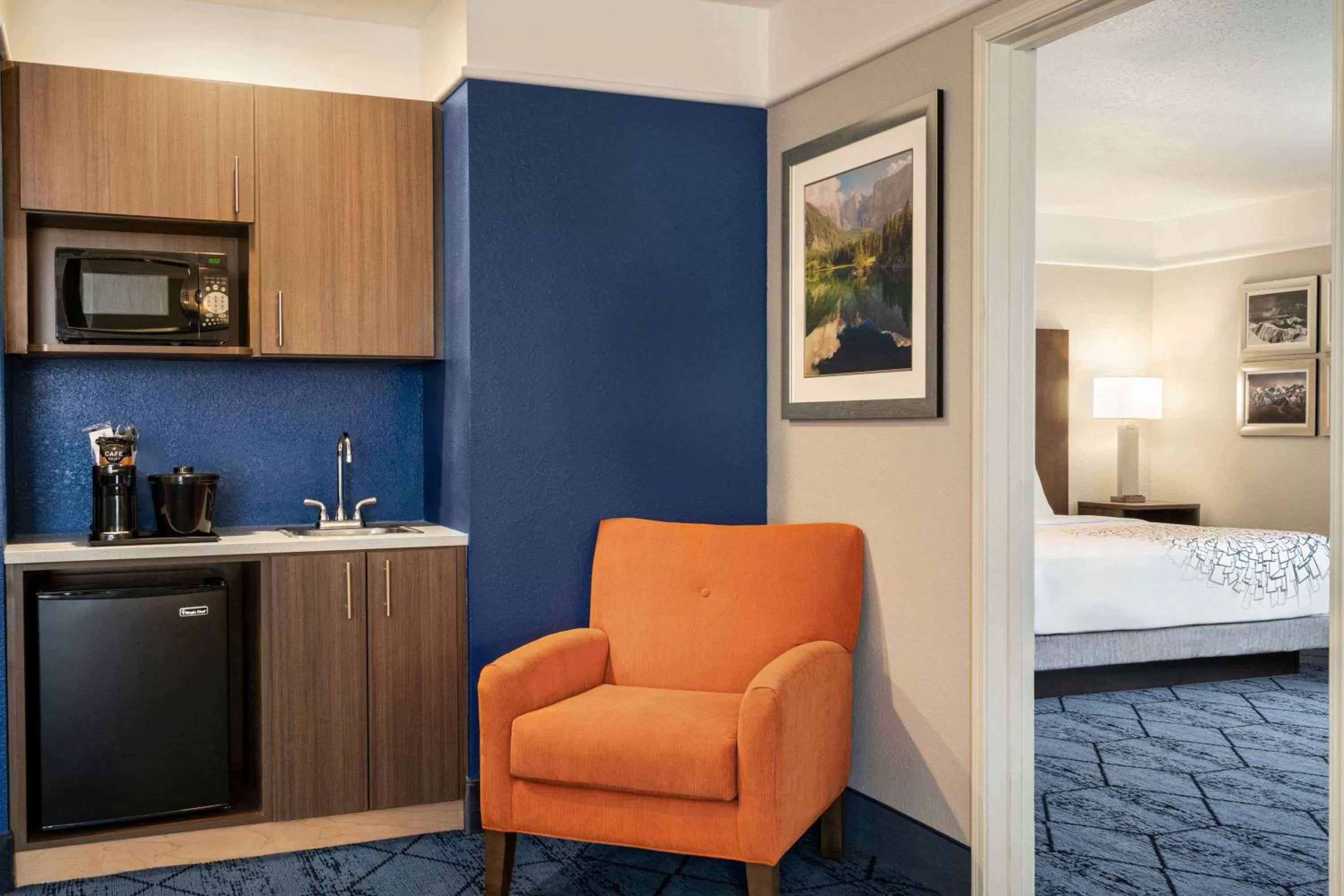 Photo of the whole room, Bed in La Quinta Inn and Suites by Wyndham at WaTiki Waterpark