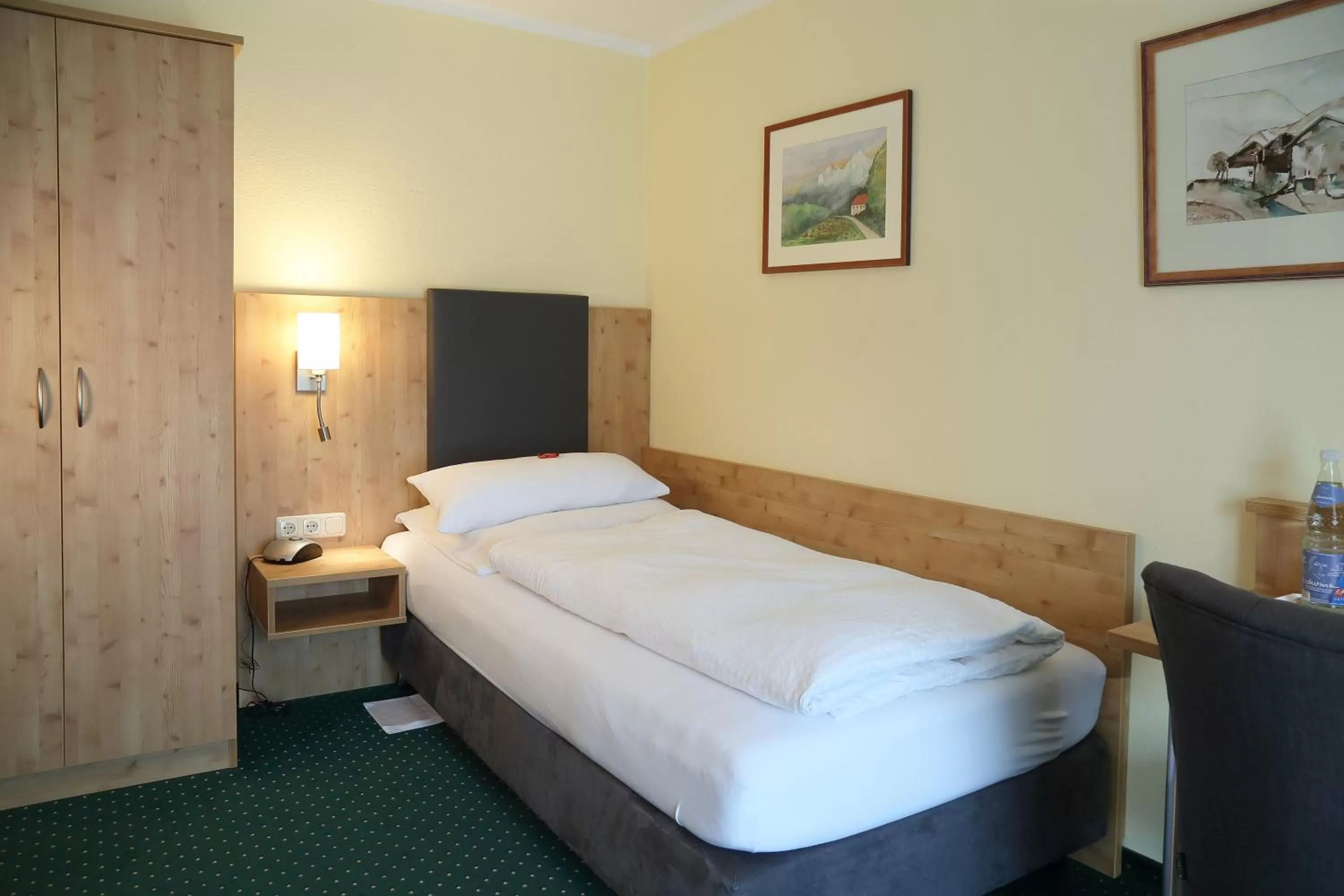 Bed in Hotel Steffl Garni inkl Chiemgau Karte