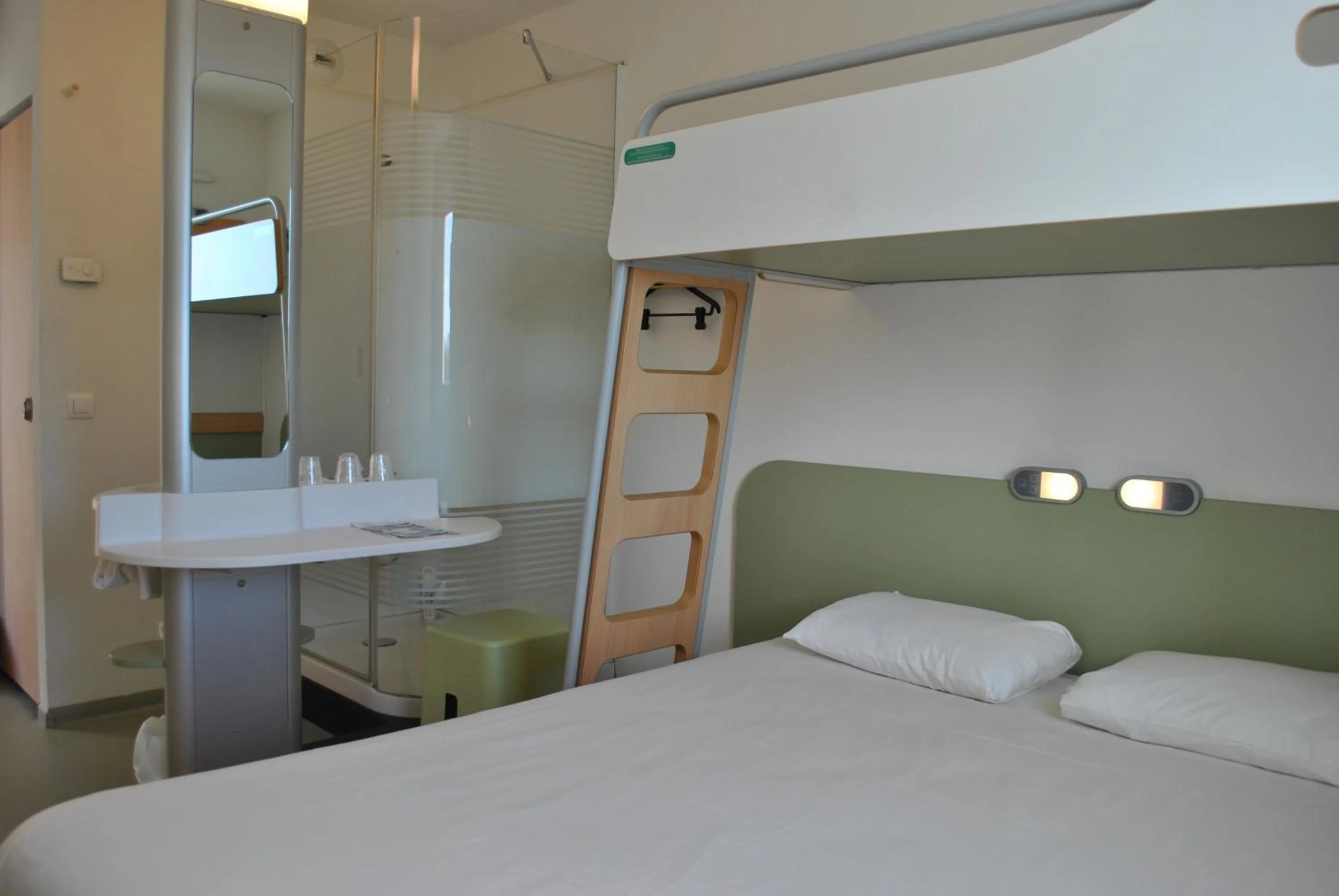 bunk bed, Bed in ibis budget Loriol Le Pouzin