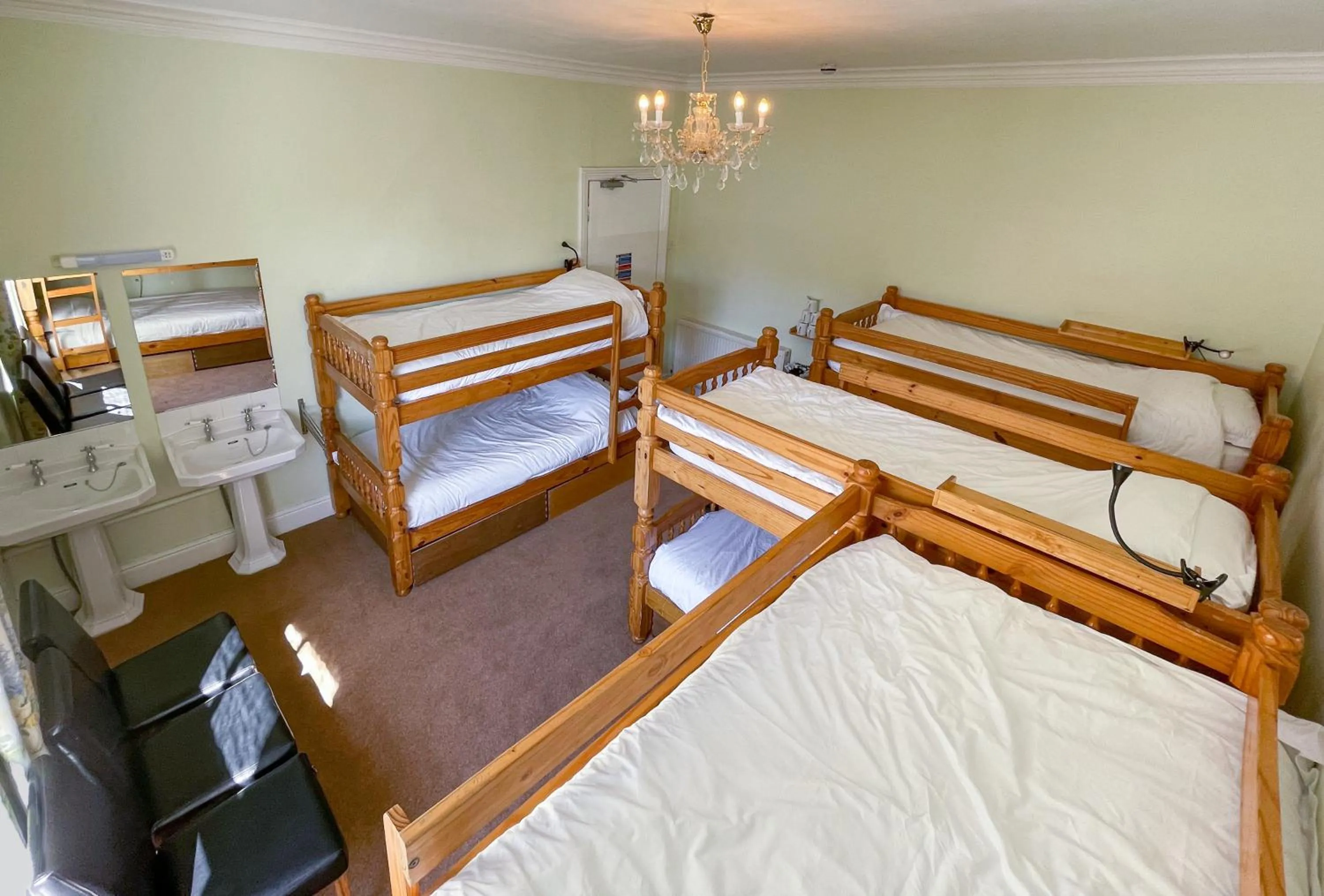 Photo of the whole room, Bed in Llandudno Hostel