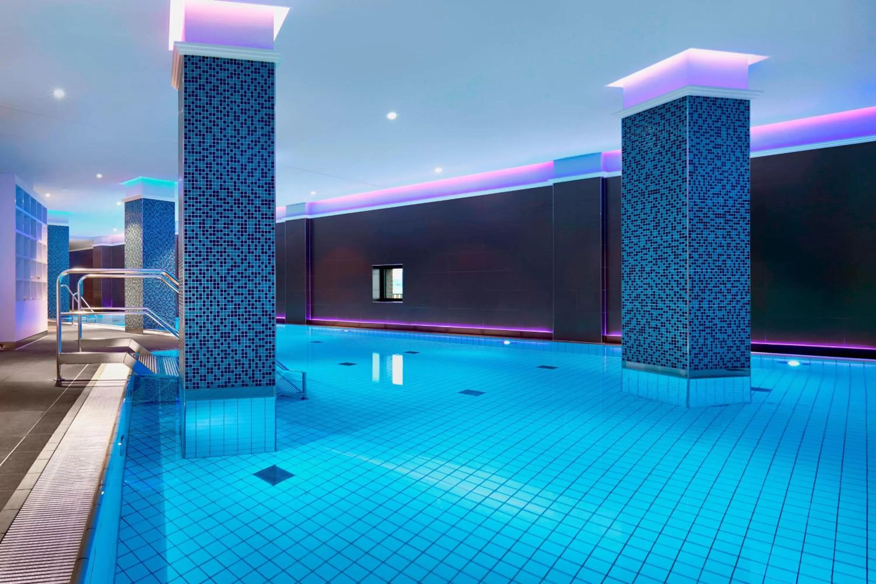 Swimming pool in The Westin Hamburg Elbphilharmonie
