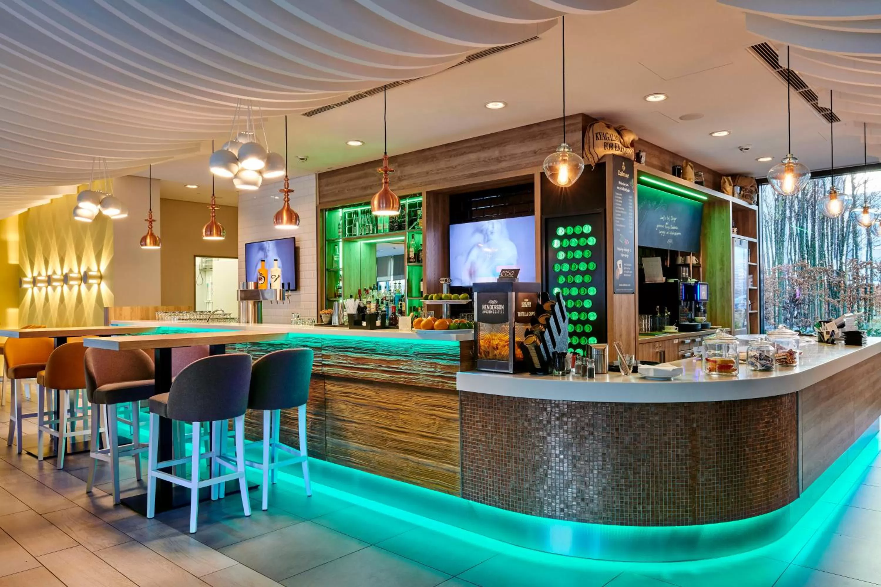 Lounge or bar in Holiday Inn Düsseldorf City – Toulouser Allee by IHG