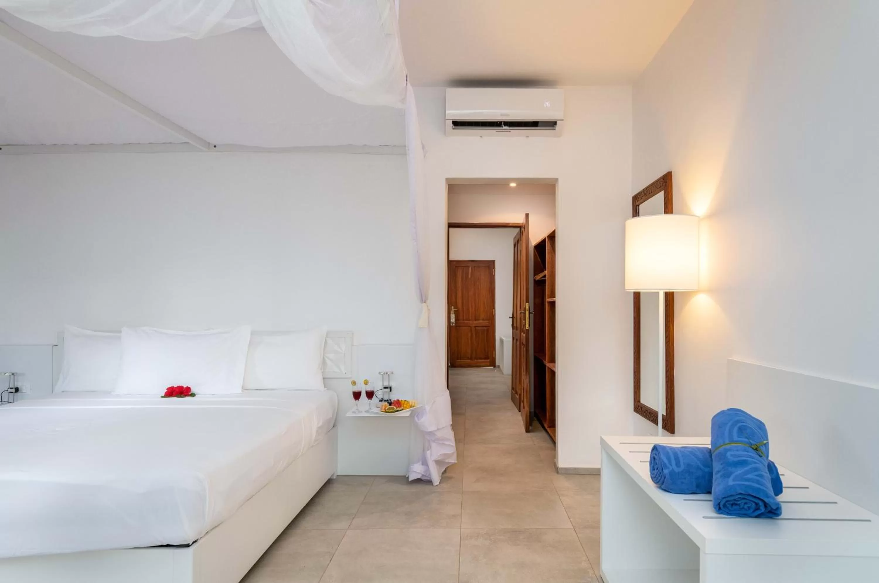 Photo of the whole room, Bed in Sandies Baobab Beach Zanzibar