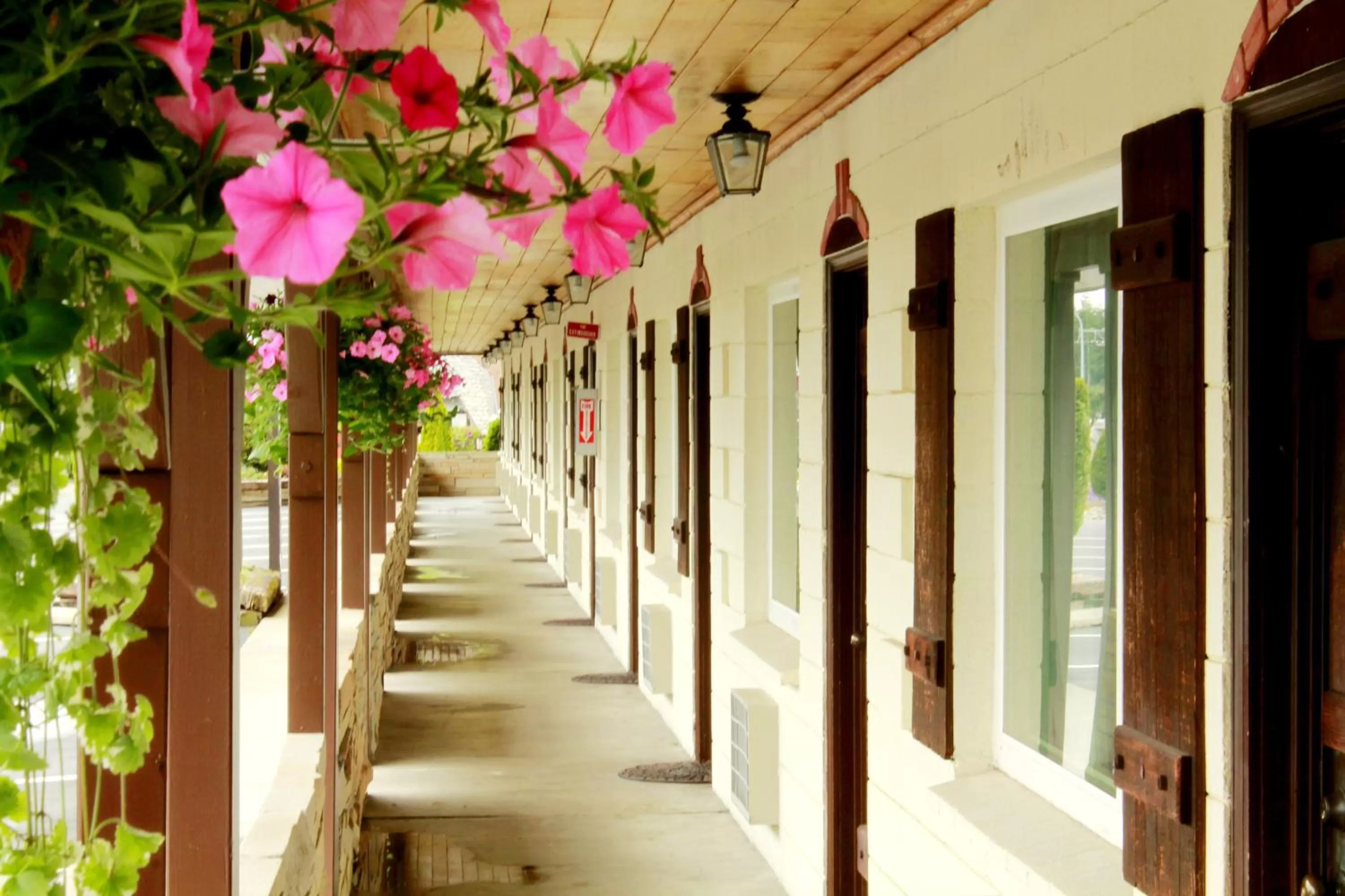 Facade/entrance in Auld Holland Inn