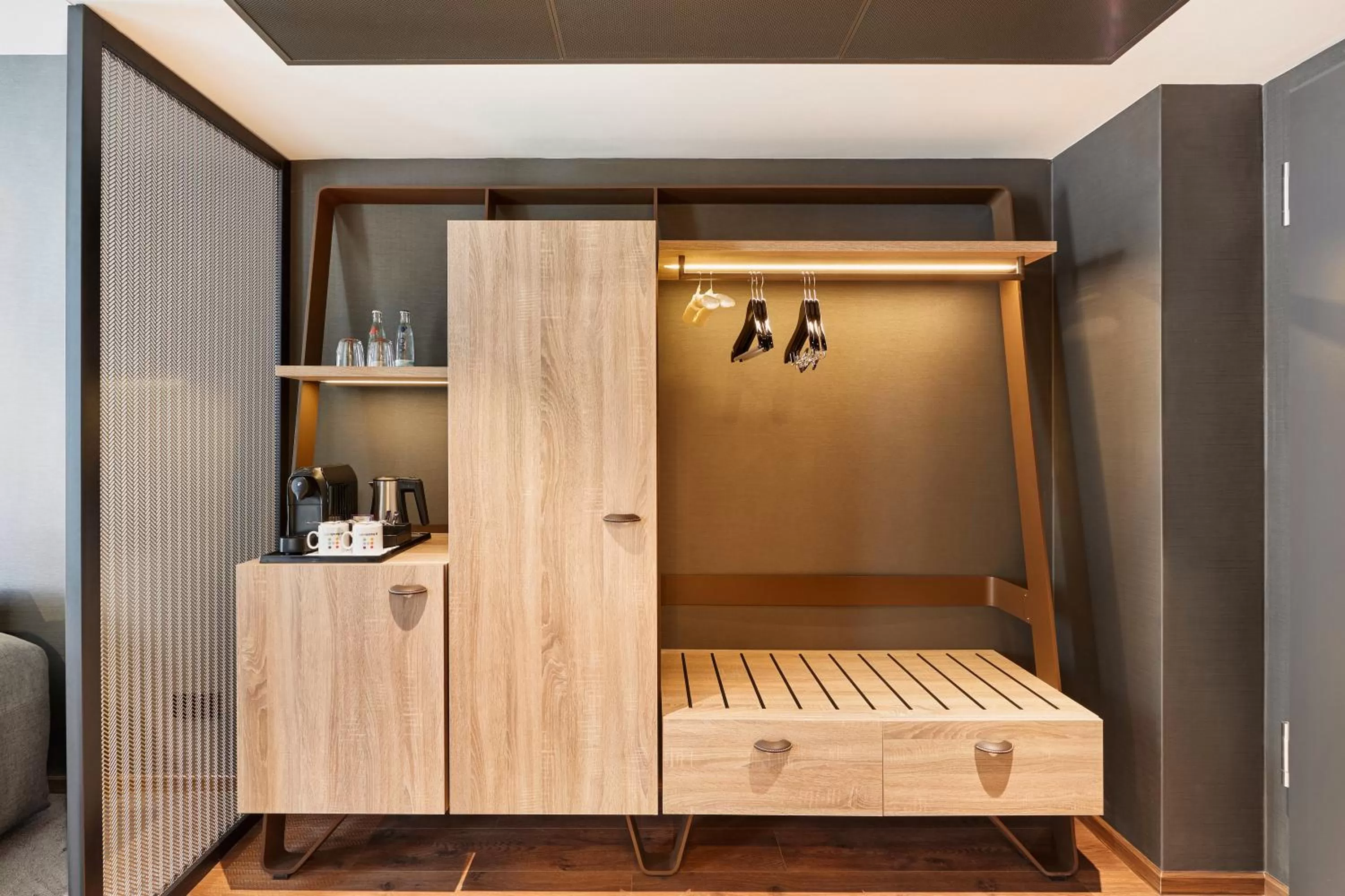 Coffee/tea facilities, Bed in HYPERION Hotel Leipzig