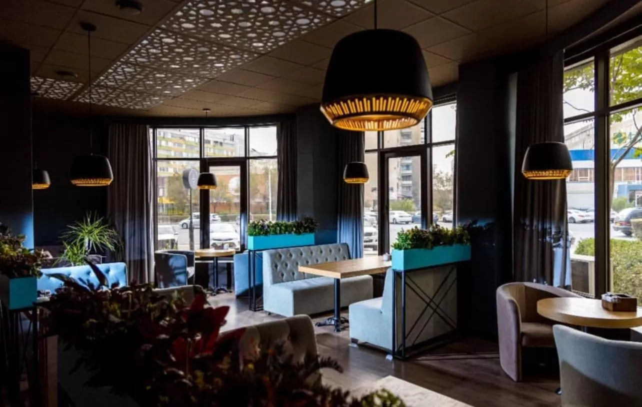 Restaurant/places to eat in Golden Palace