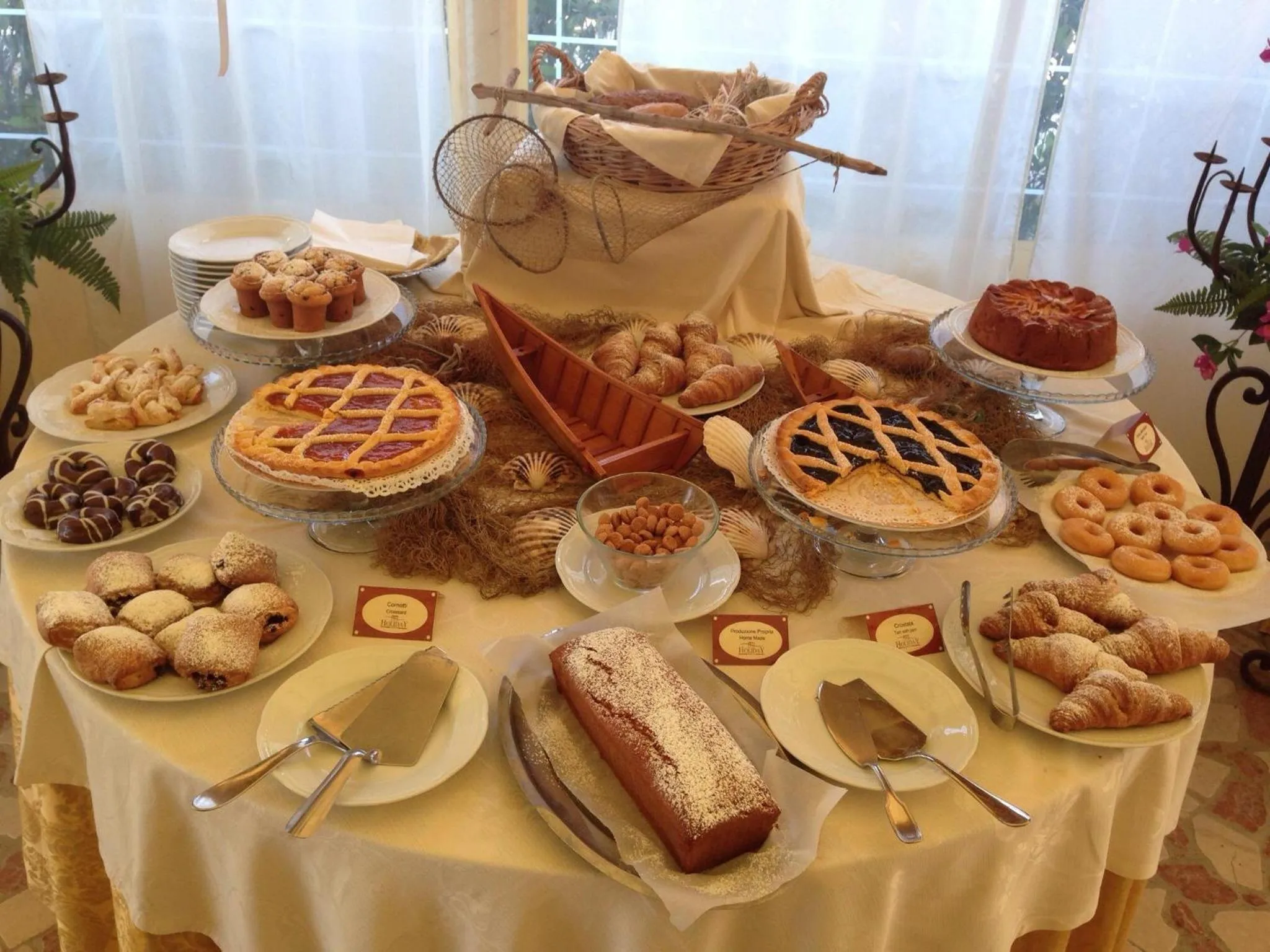 Continental breakfast in Hotel Holiday Sul Lago