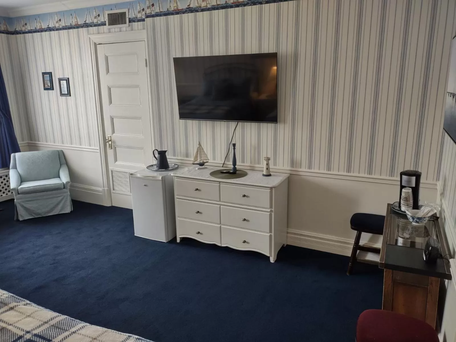 TV and multimedia, TV/Entertainment Center in The King George Inn