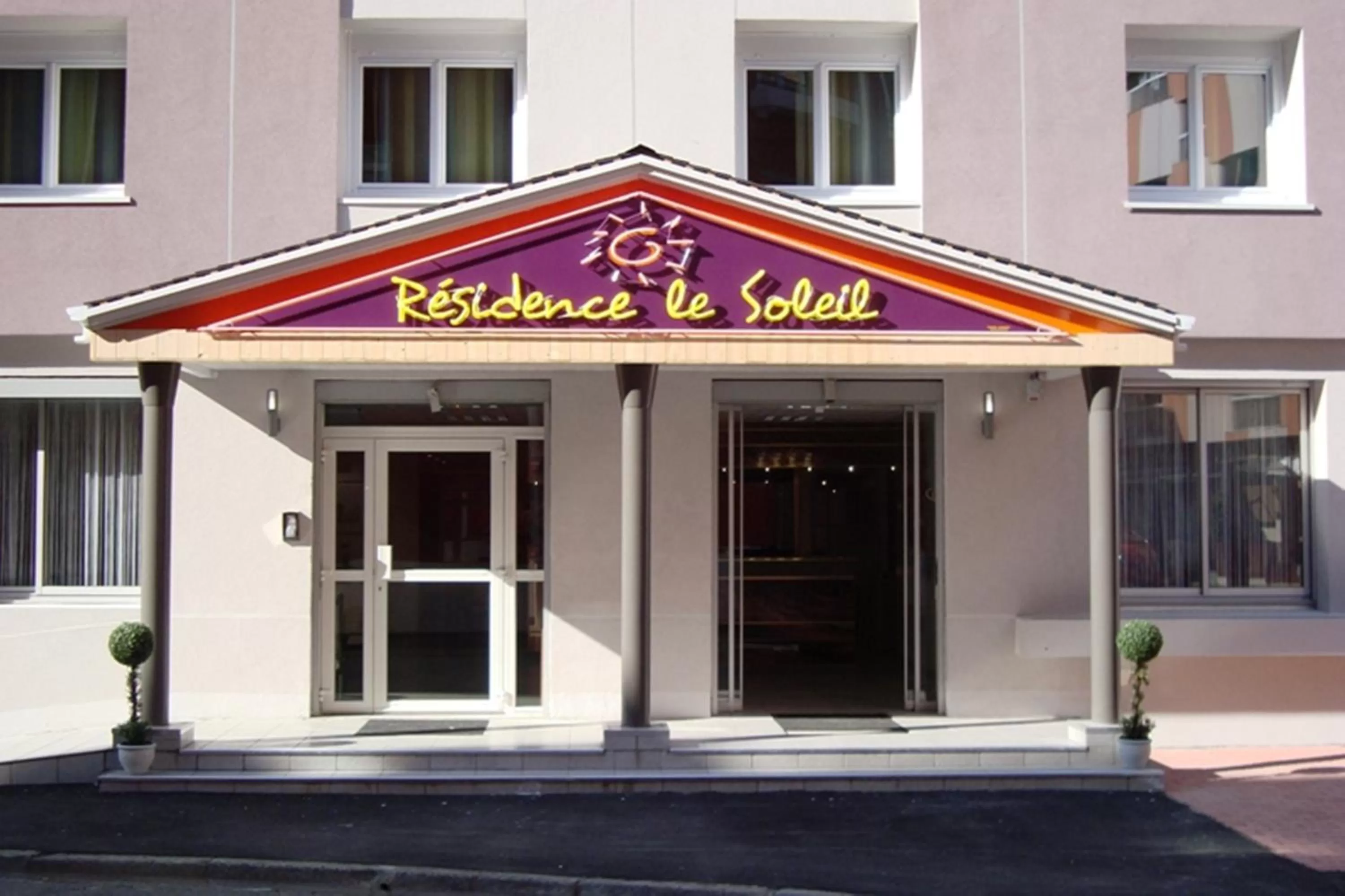 Facade/entrance in Résidence du Soleil