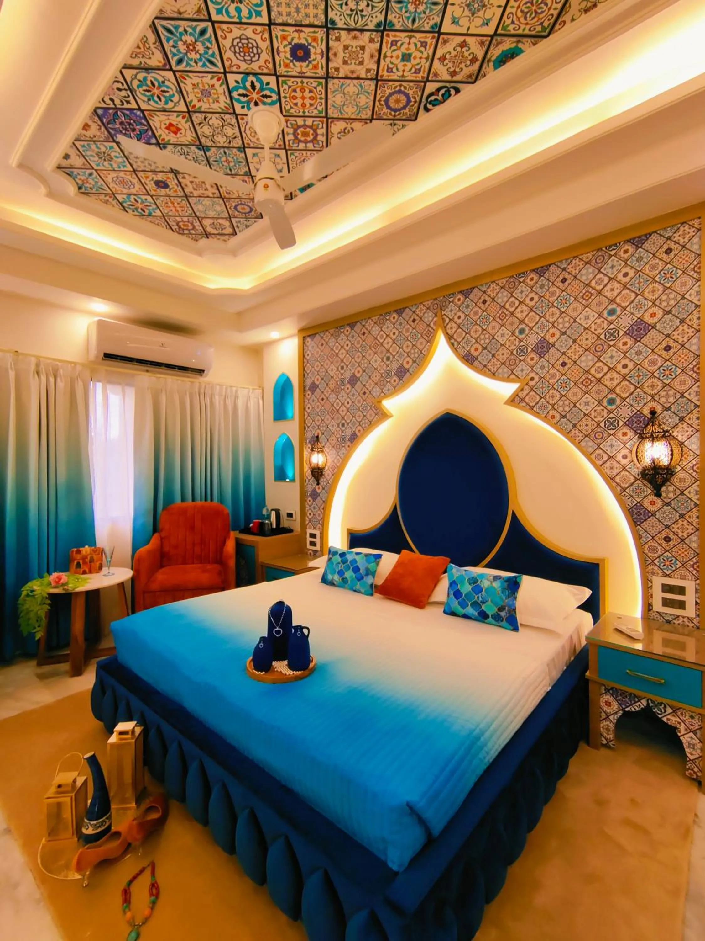 Photo of the whole room, Bed in Sarang Palace - A Luxury Boutique Hotel
